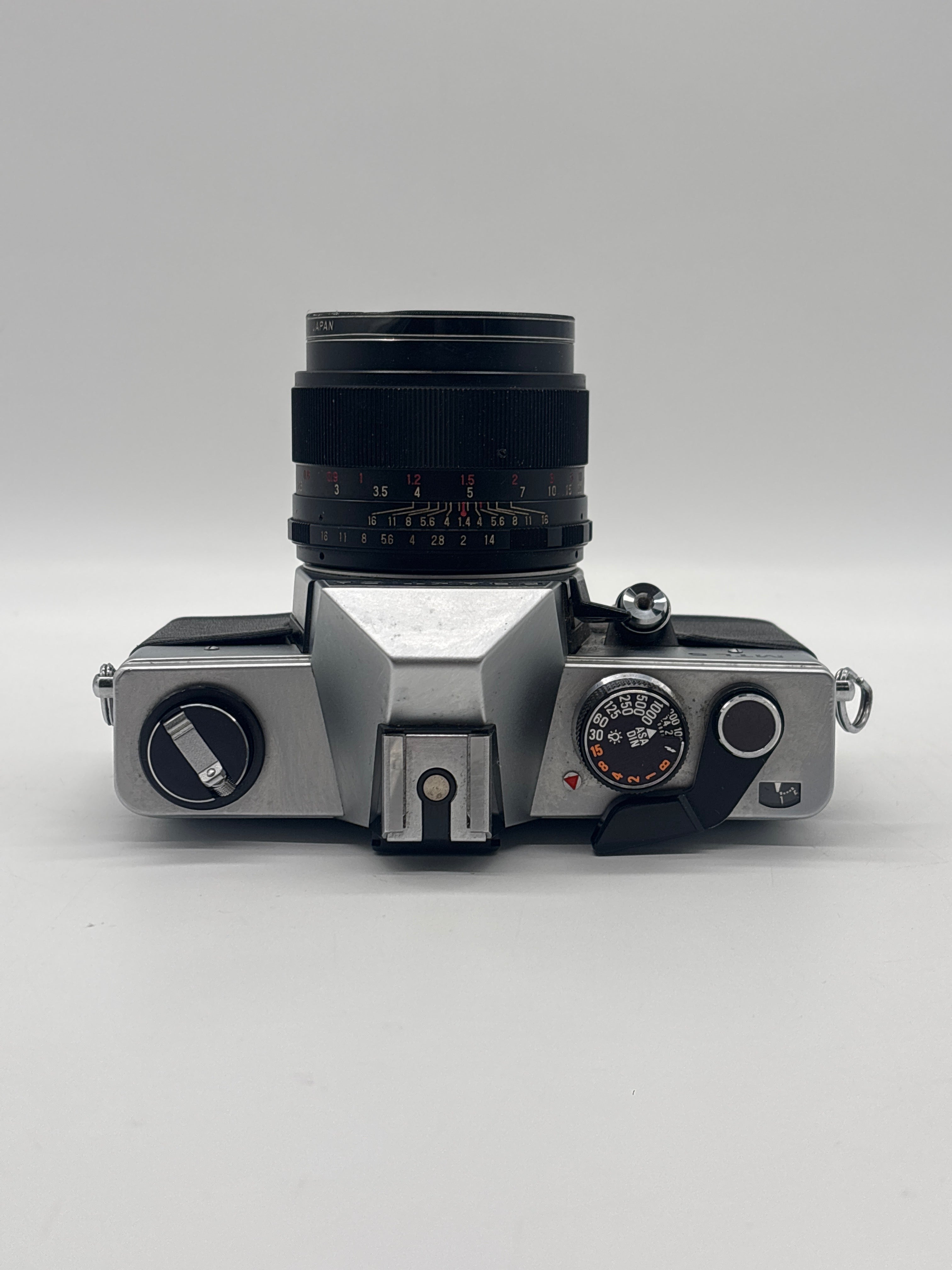 Praktica MTL 5 Vintage Camera - For Parts (Untested, Cracked Lens)