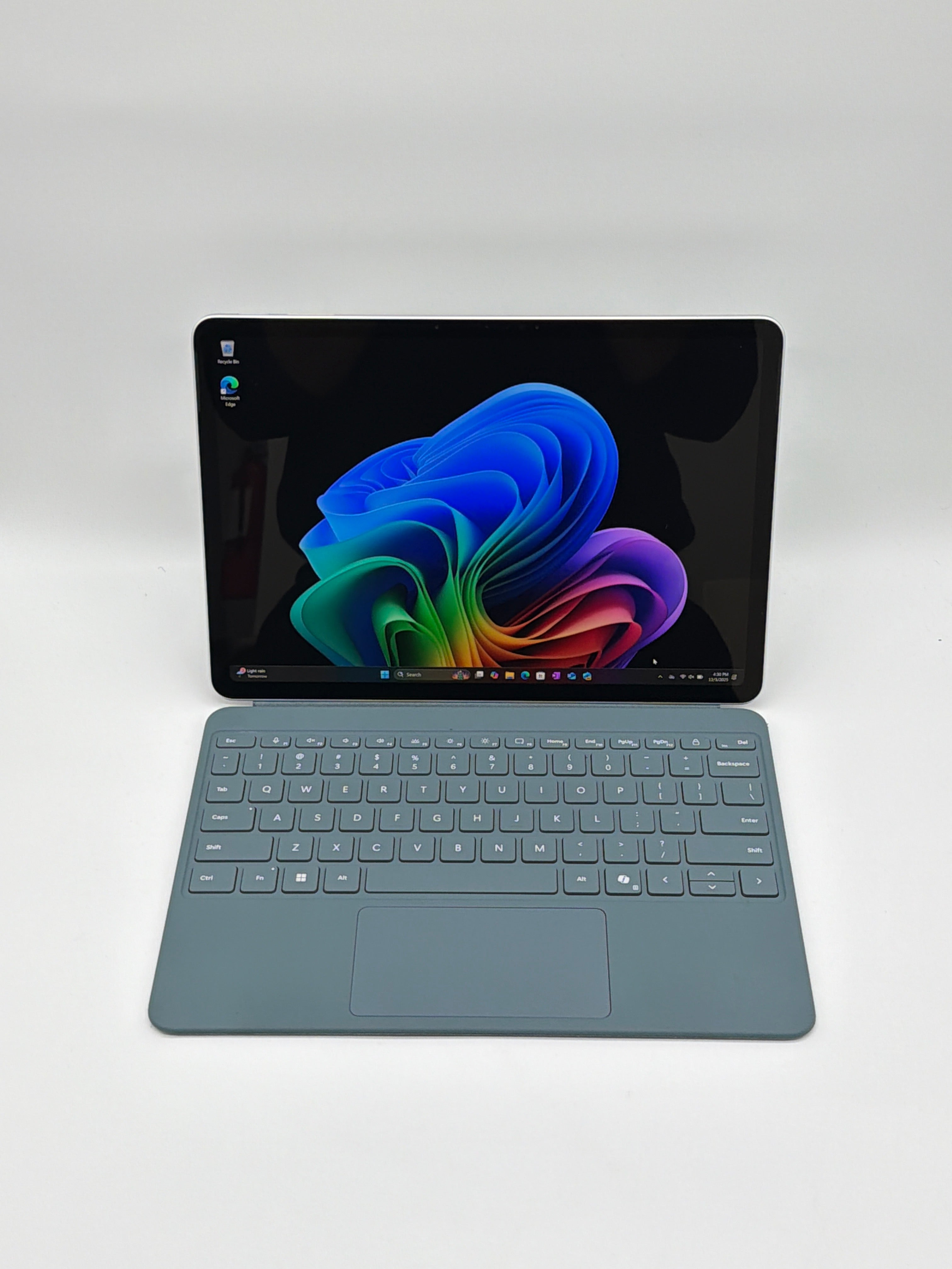 Microsoft Surface Pro 12" 2110 Snapdragon X Plus 16GB RAM 256GB SSD Bundle