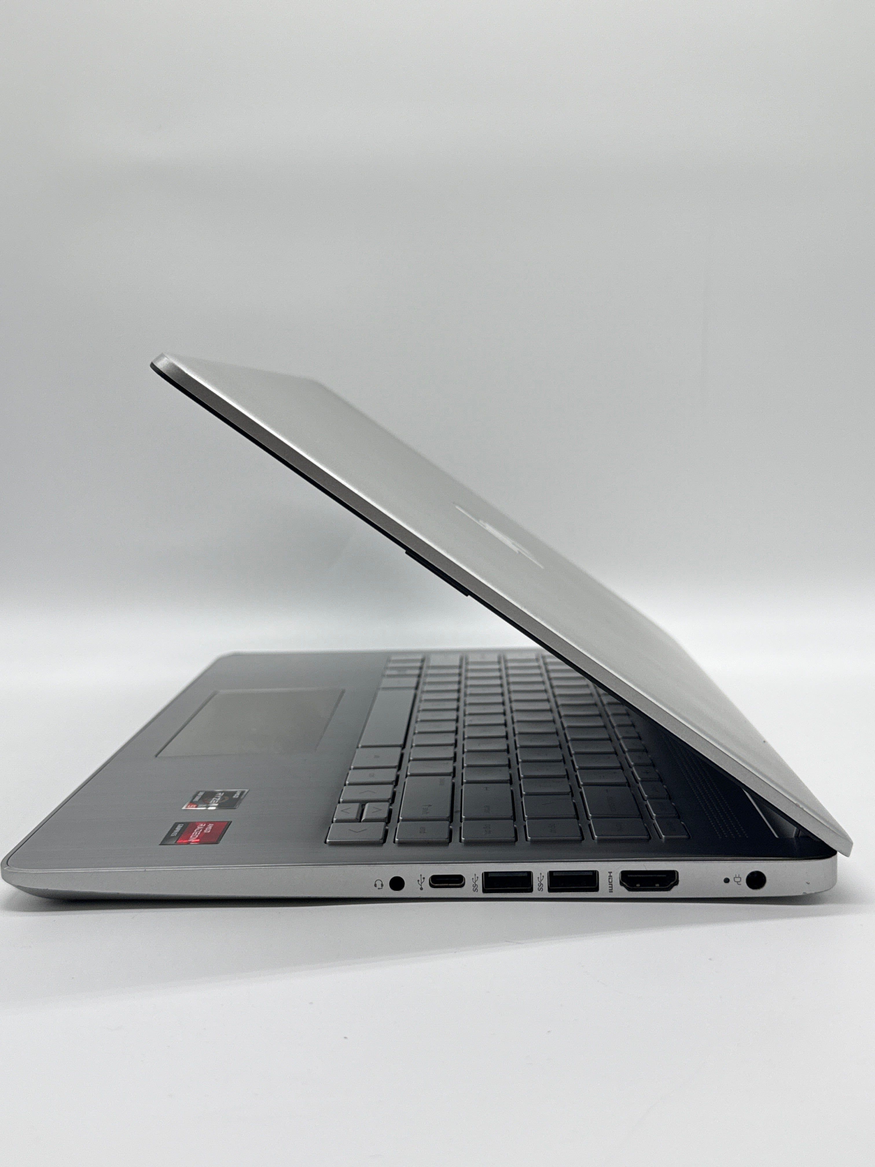 HP 14-FQ1025NR Ryzen 5 5500U 8GB RAM 256GB SSD
