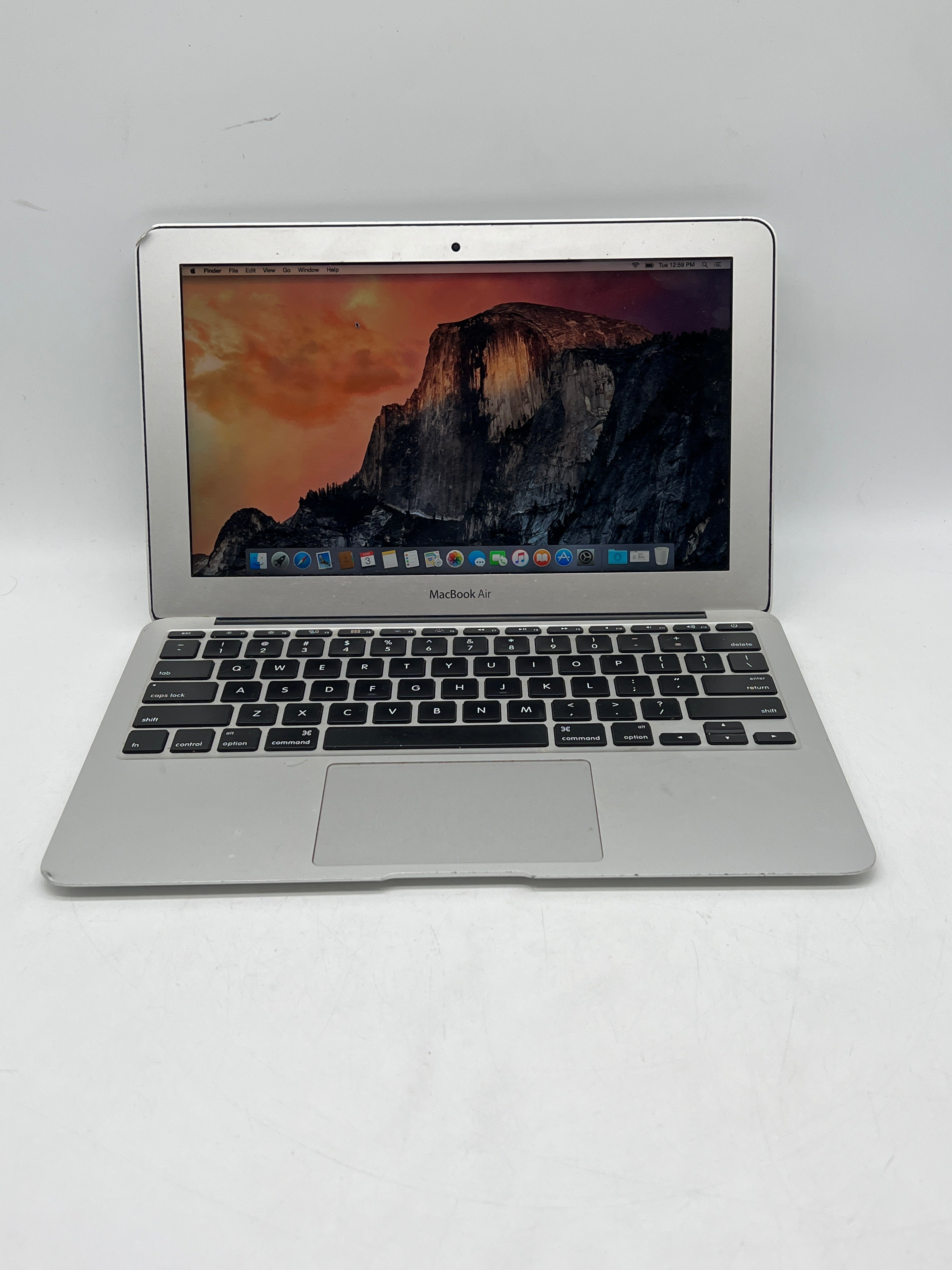 MacBook Air A1465 i5 4GB RAM 128GB SSD - Used