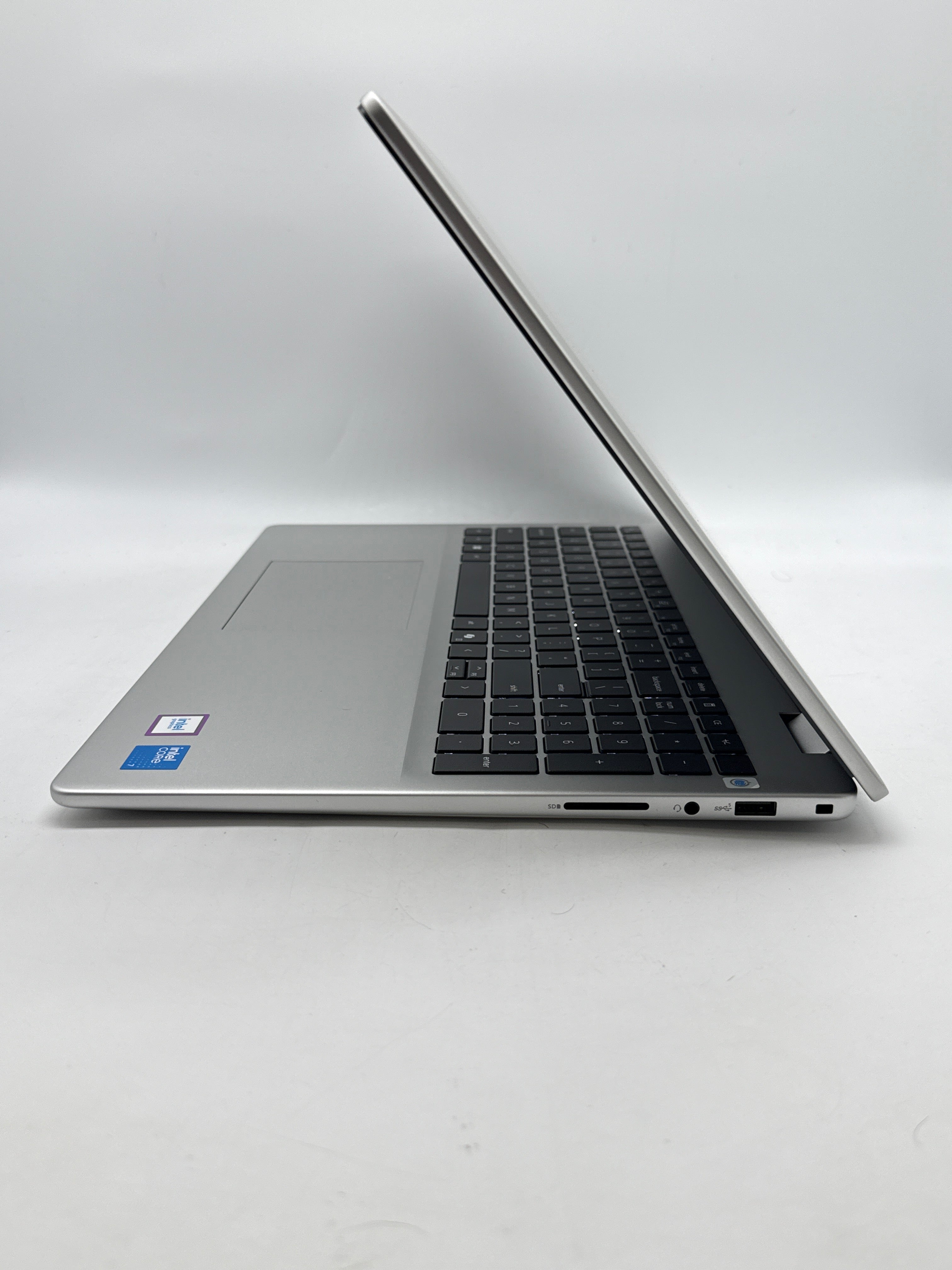 Dell 16 DC16251 16" Intel Core 7 150U 32GB 1TB SSD - Used