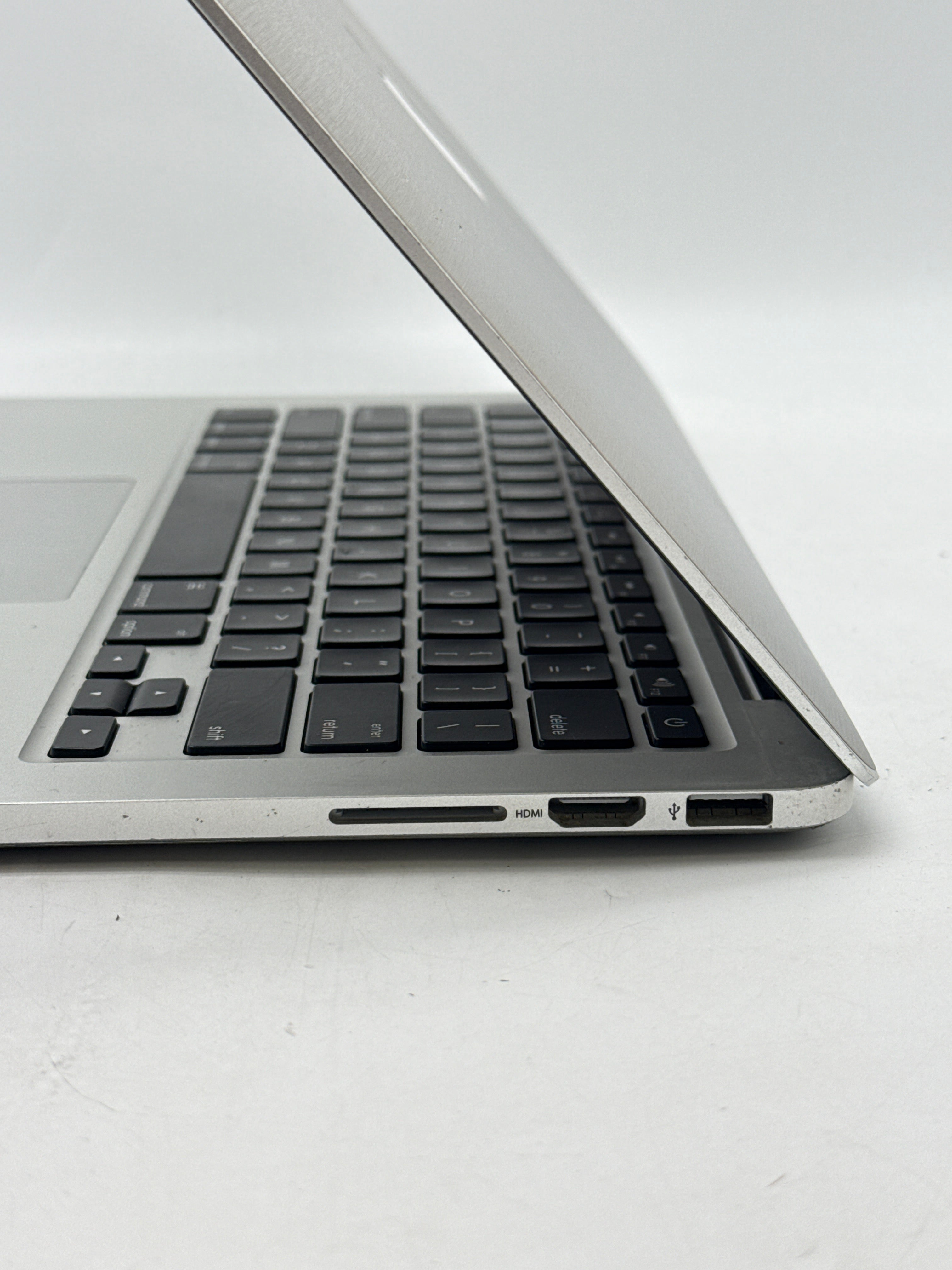 Apple MacBook Pro 15" A1398 i5 8gb RAM 256GB Flash Storage - Used