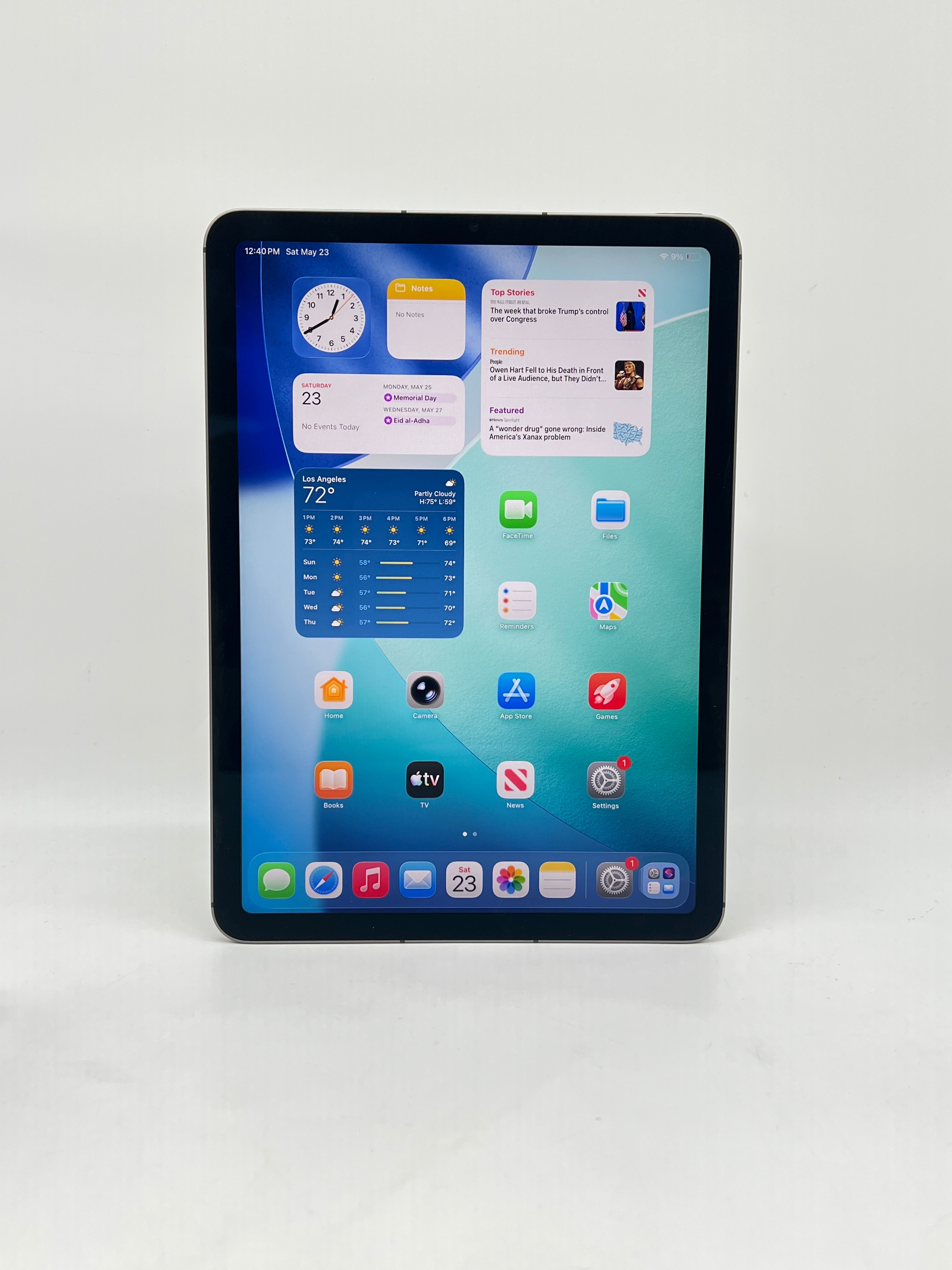 Apple iPad Air 5th Gen 64GB Wi-Fi + 5G Unlocked - Used with Box
