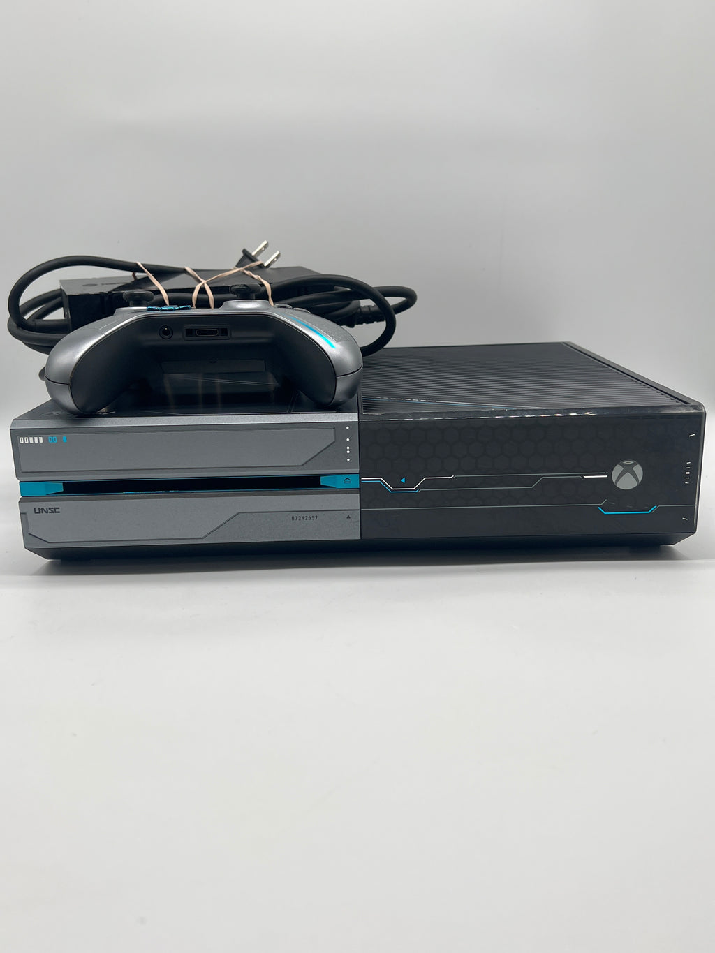 Xbox One  Halo 5: Guardians (1540) 2013 - Space Gray