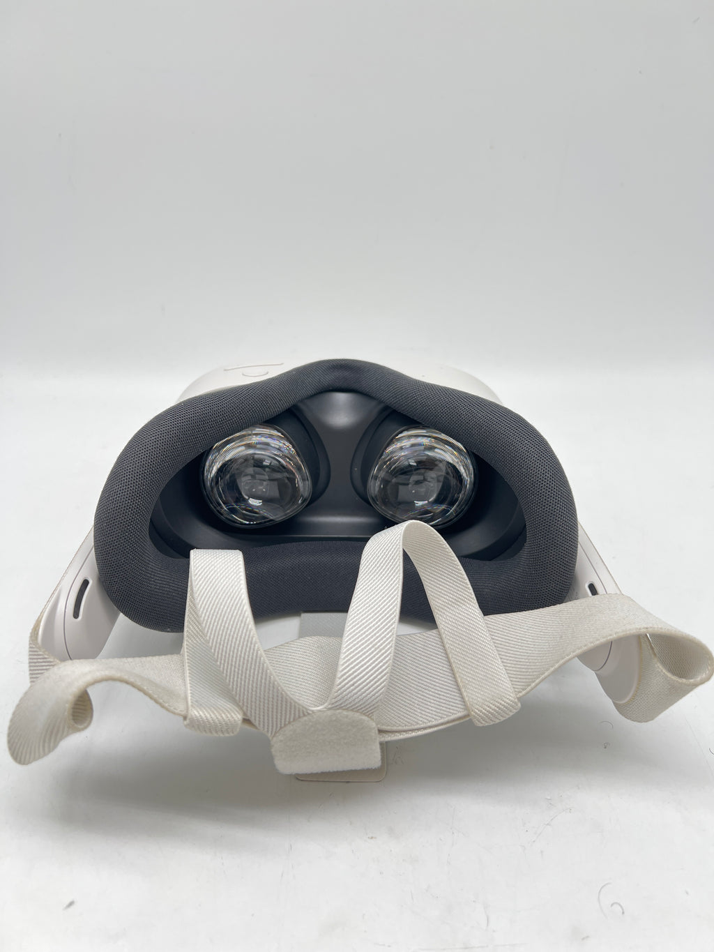 Meta Quest 3S 128GB VR Headset with 2 Wireless Touch Controllers For Parts (Remotely Managed)