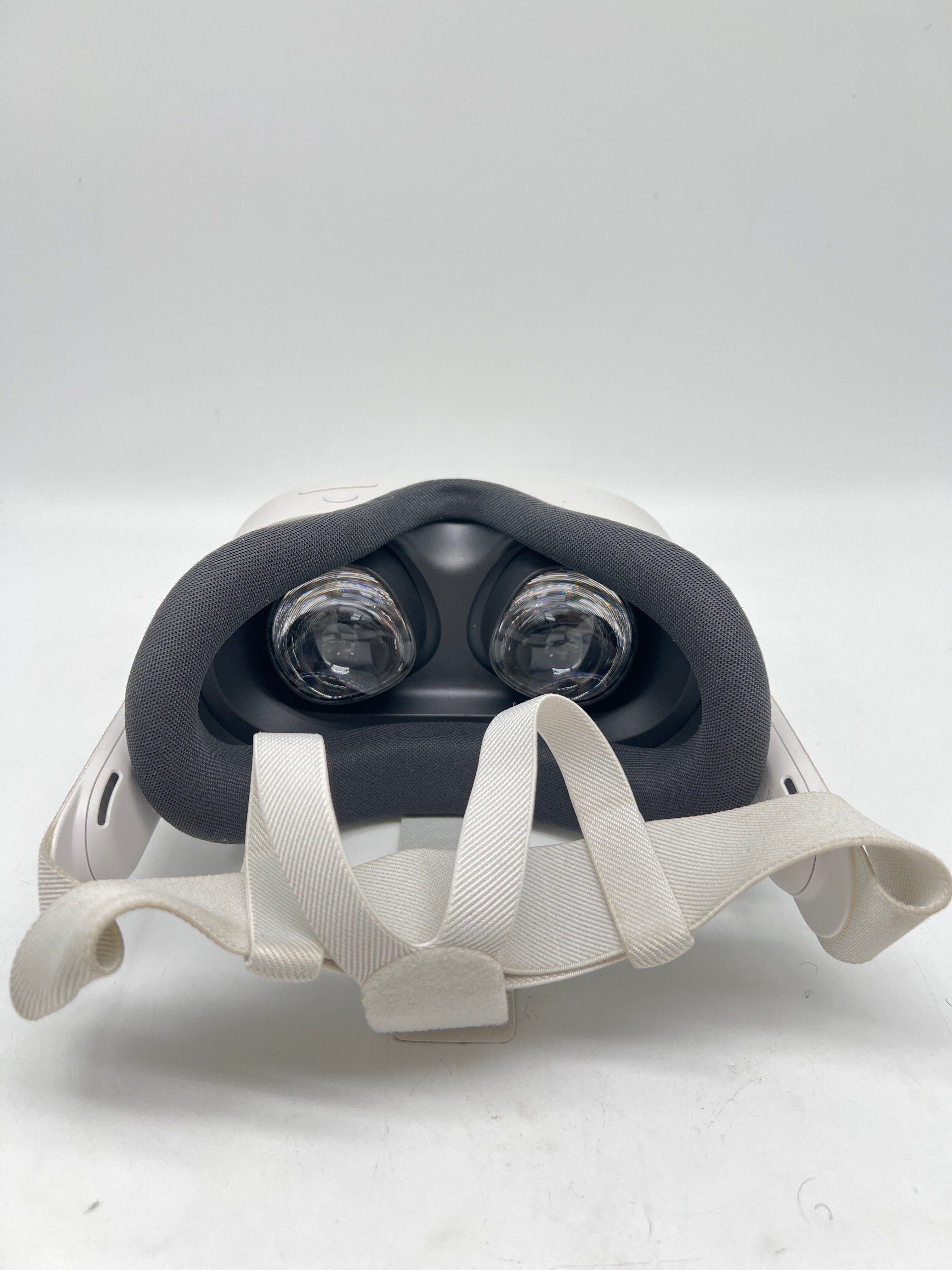 Meta Quest 3S 128GB VR Headset with 2 Wireless Touch Controllers For Parts (Remotely Managed)