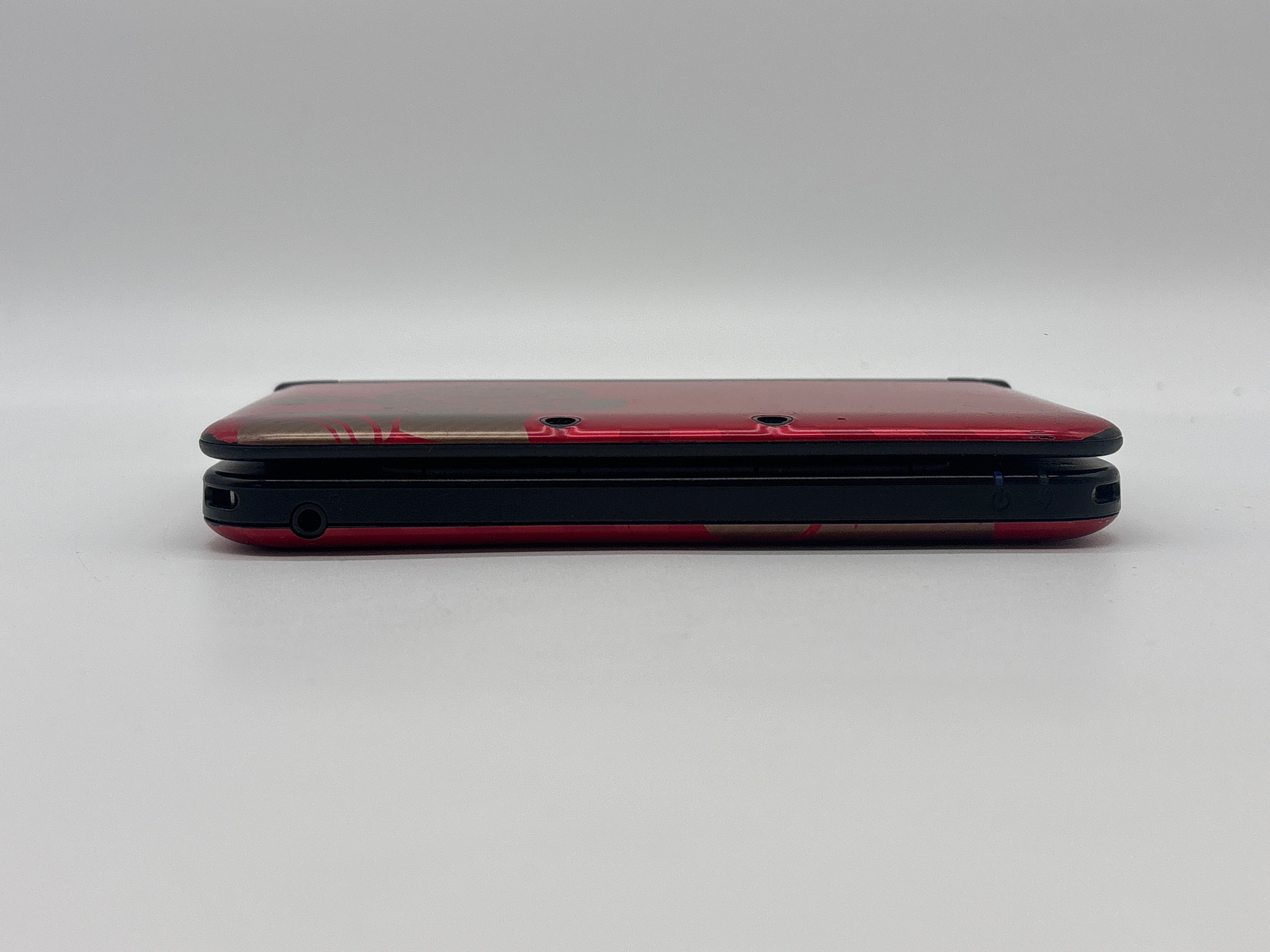 Nintendo 3DS XL Limited Edition Super Mario Bros 2 w/ Charger