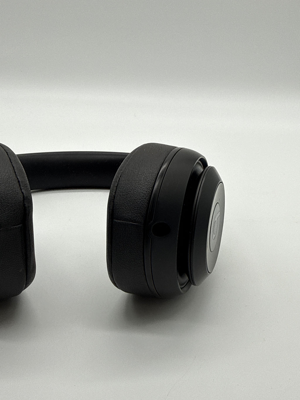 Beats Studio 3 Black Wireless Over-Ear Bluetooth Headphones Used