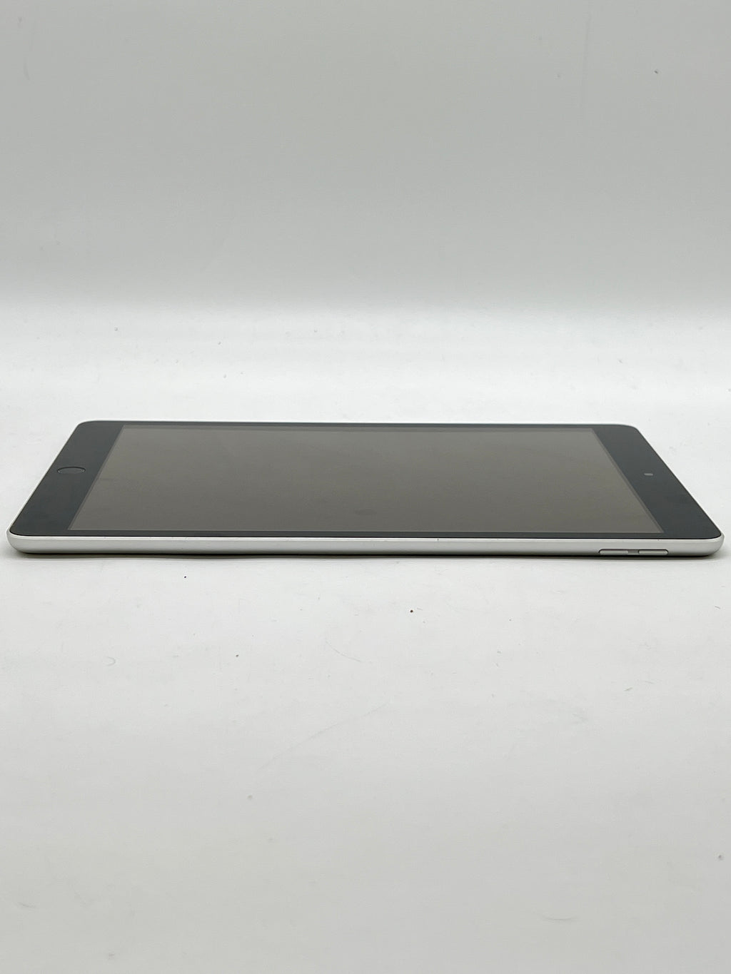 Apple iPad 9th Gen A2605 64 GB Gray Wi-Fi - Used