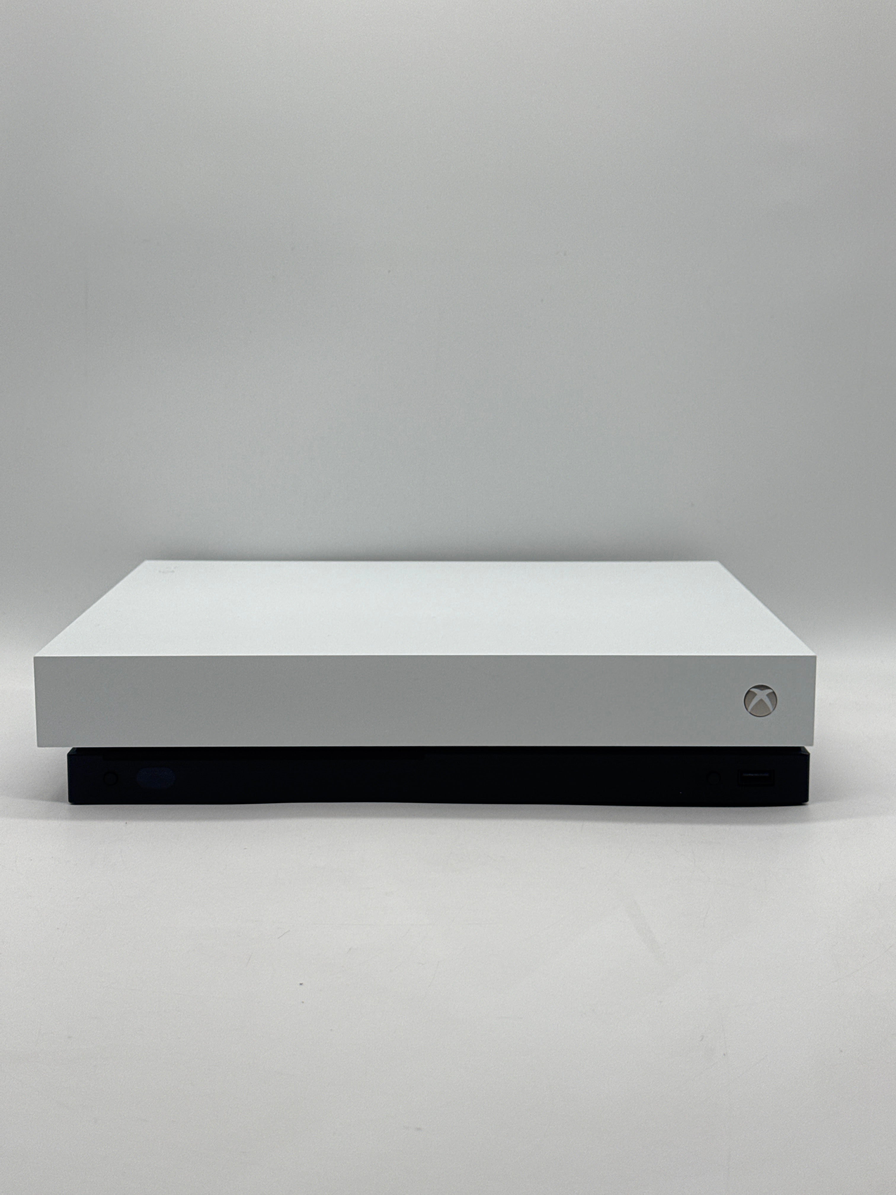 Microsoft Xbox One X (1787) 1 TB White - Used