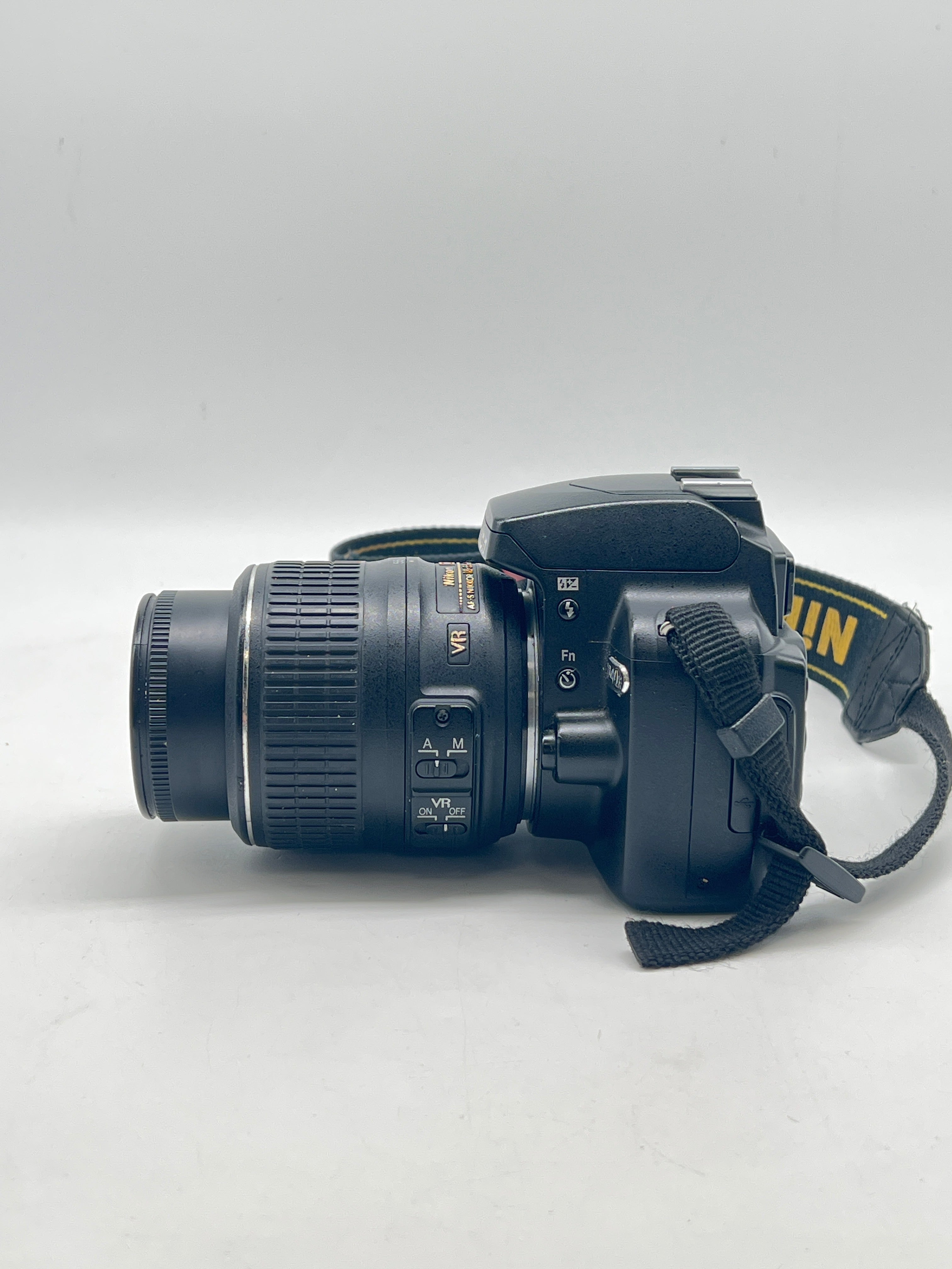 Nikon D40X Digital SLR Camera Black W/Nikon 18-55mm lens AF-S - For Parts