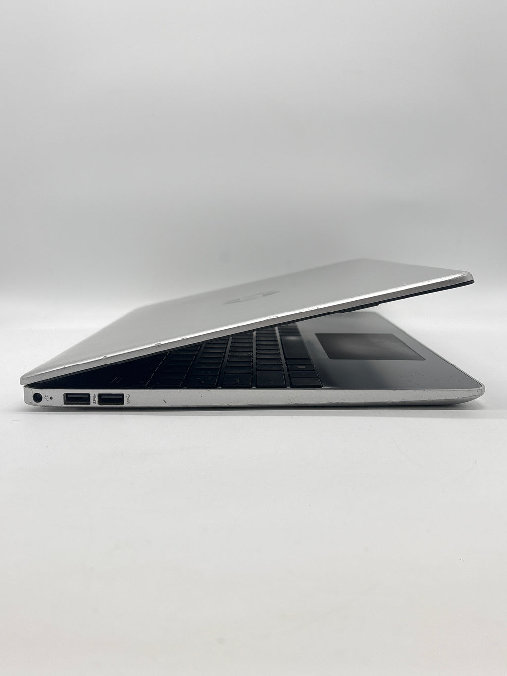 HP 15-dy1051wm i5-1035G1 8GB RAM 256GB SSD - For Parts (Small Cracks on Corners)
