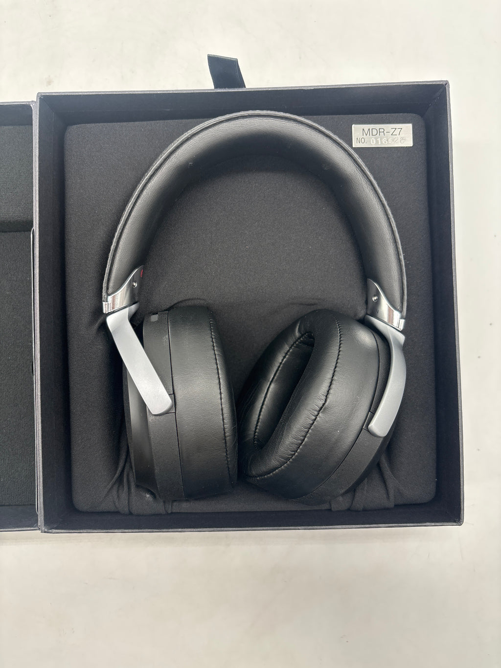 Sony MDR-Z7 Over-Ear High Resolution Audiophile Headphones - For Parts (Left speaker issues)