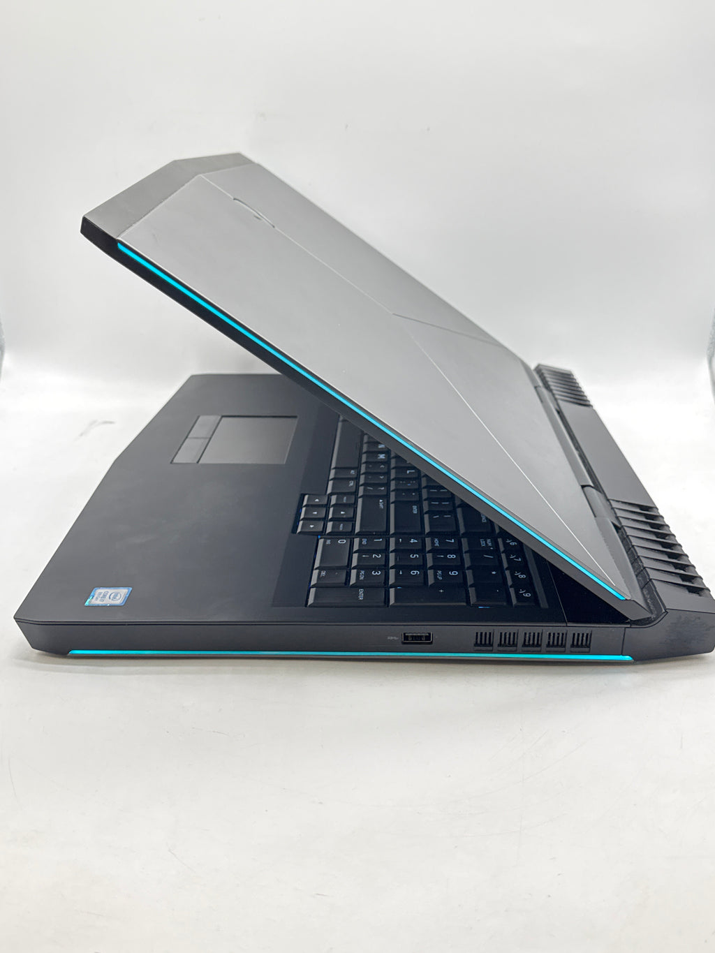 Alienware 17 R5 Core i7-8750H 16GB RAM 1TB HDD GTX 1070 17.3in - Bad HDD