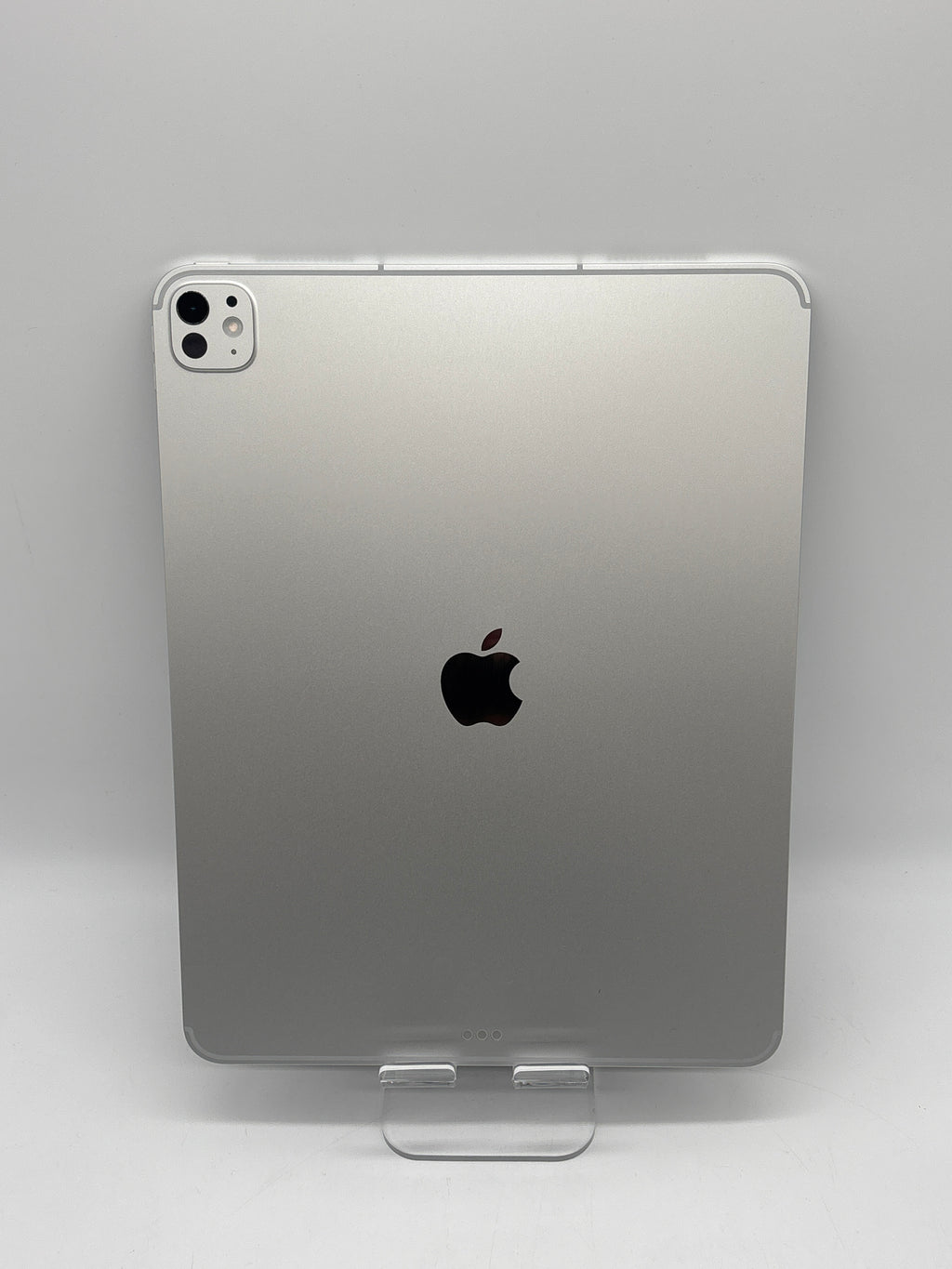 Apple iPad Pro 13" M5 ME7X4LL/A 256GB Silver Wi-Fi + 5G - Unlocked (Cycle Count 2)