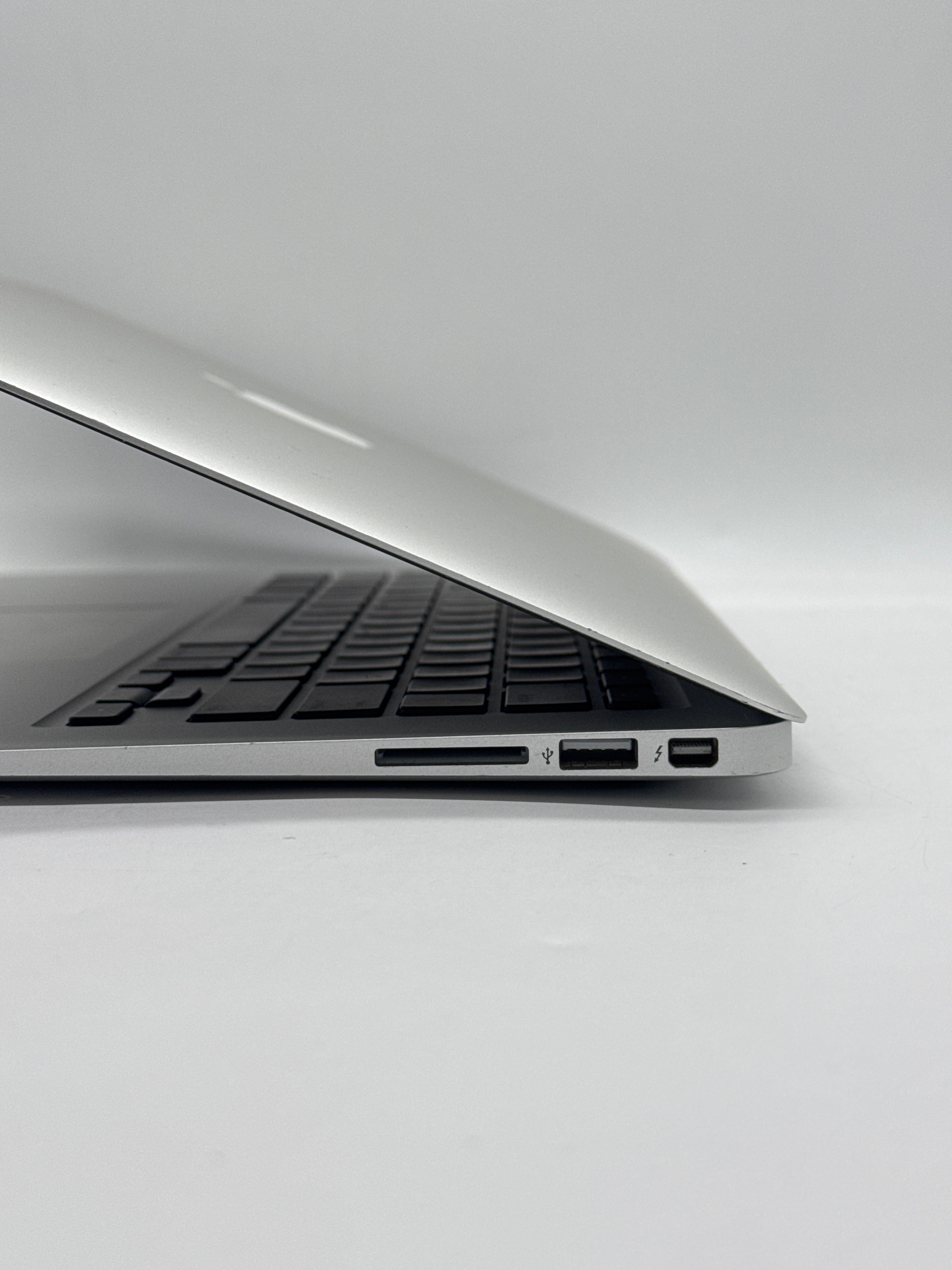 Apple MacBook Air 13" A1466 2015 i5 1.6 GHz 4GB RAM 128GB SSD