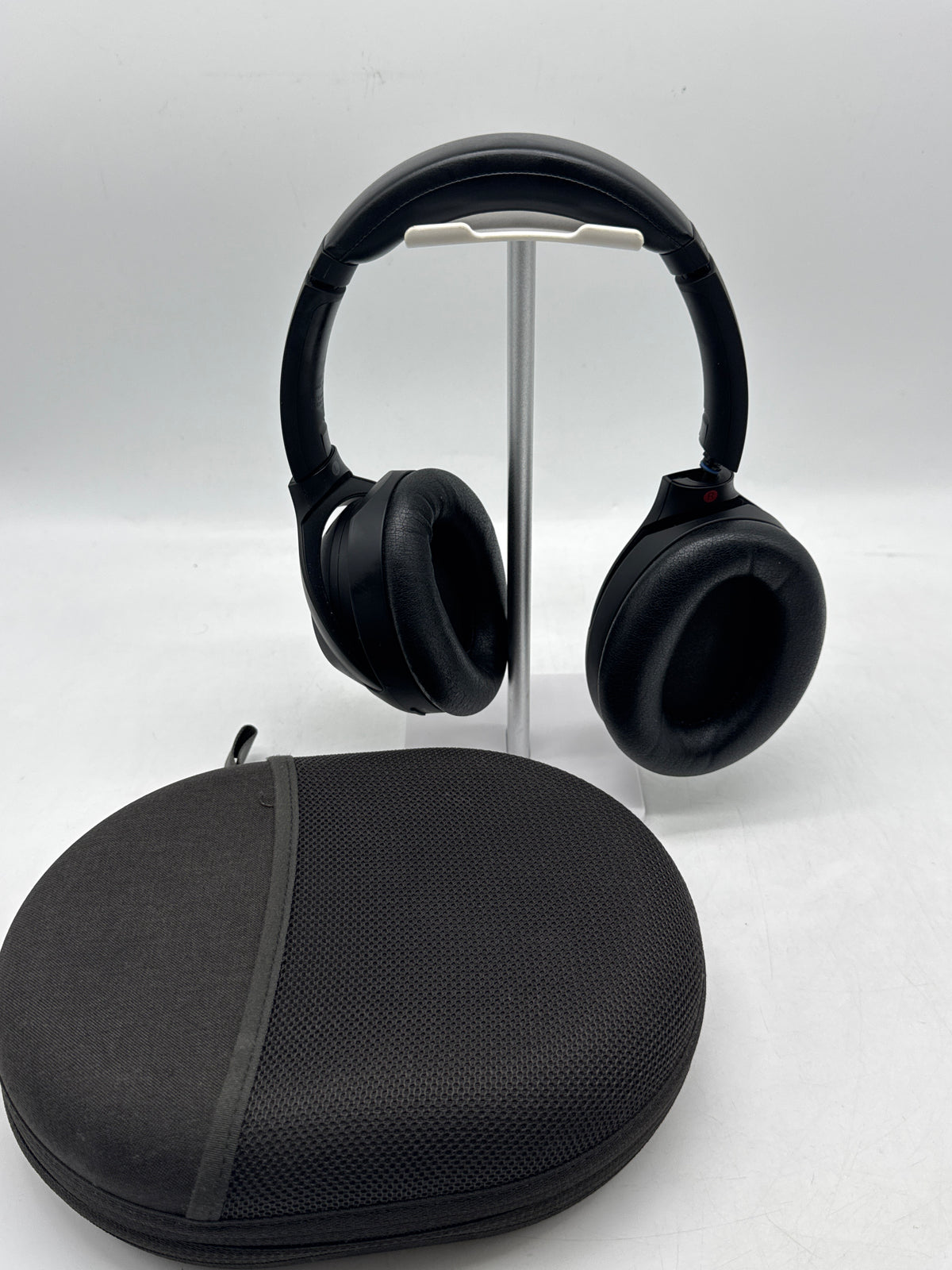 Sony WH-1000XM4 Wireless Noise Canceling Headphones Black Read