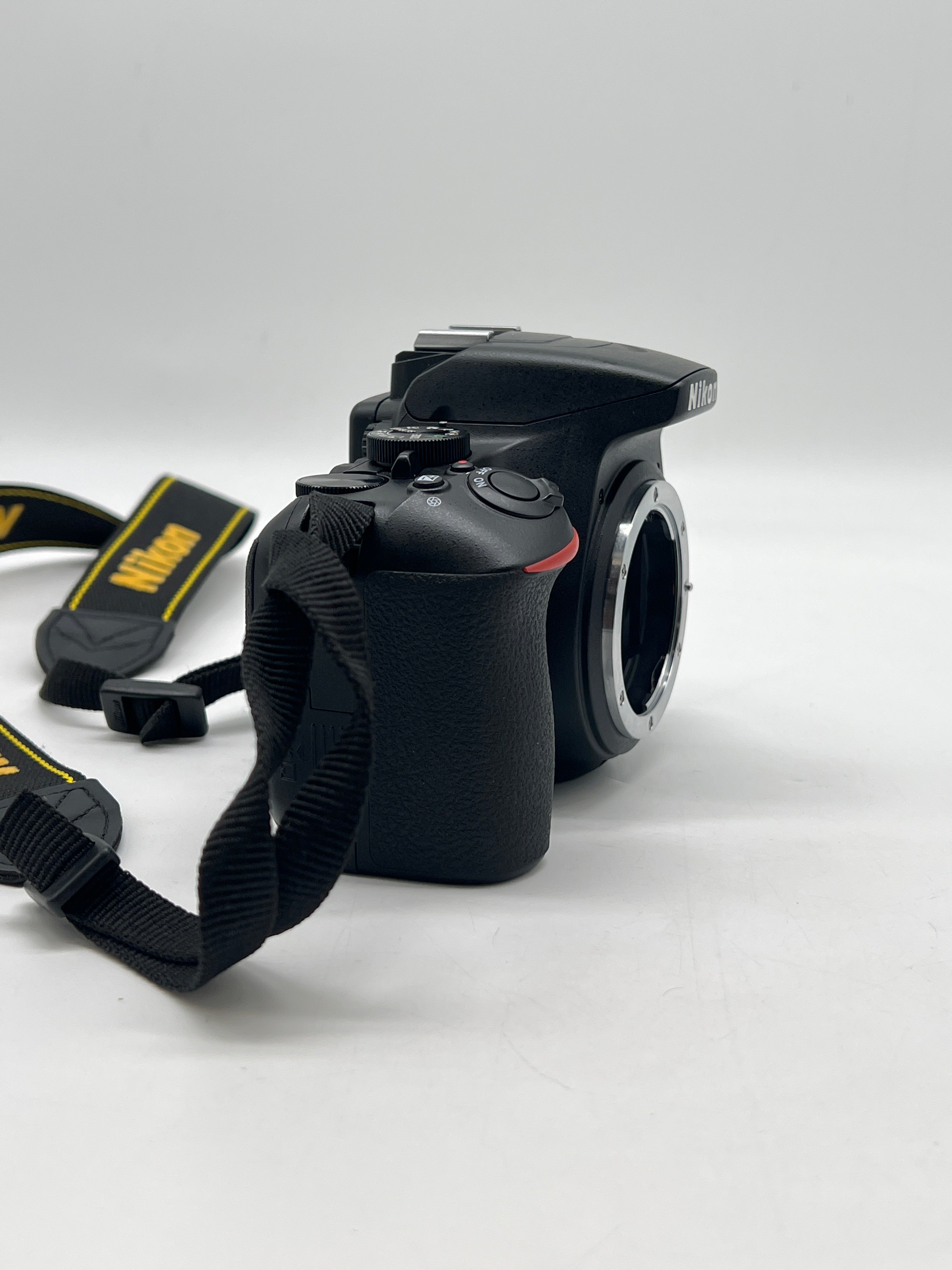 Nikon D3500 24.2MP with 18-55mm VR Lens DSLR Camera - Used
