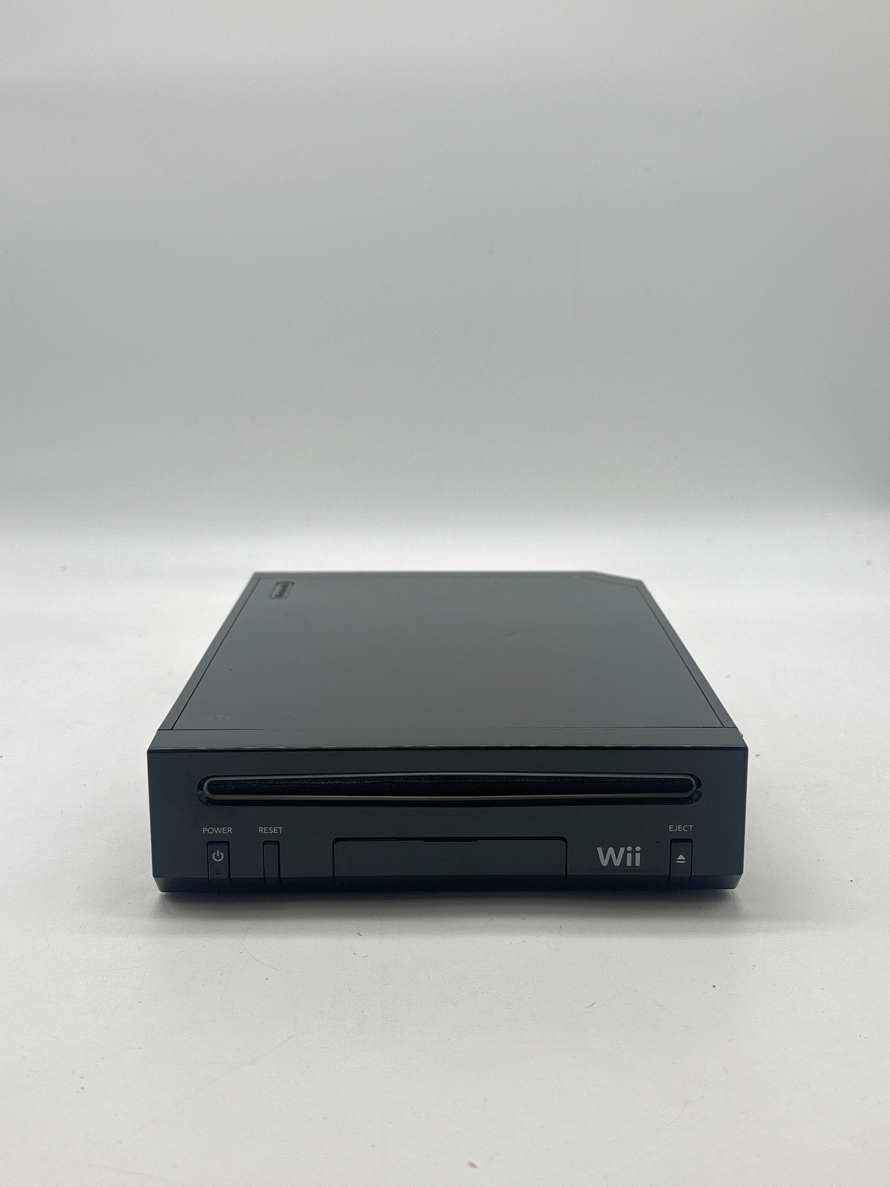 Nintendo Wii RVL-101 Console Bundle w/Sensor Bar,  Cables and 2 Games