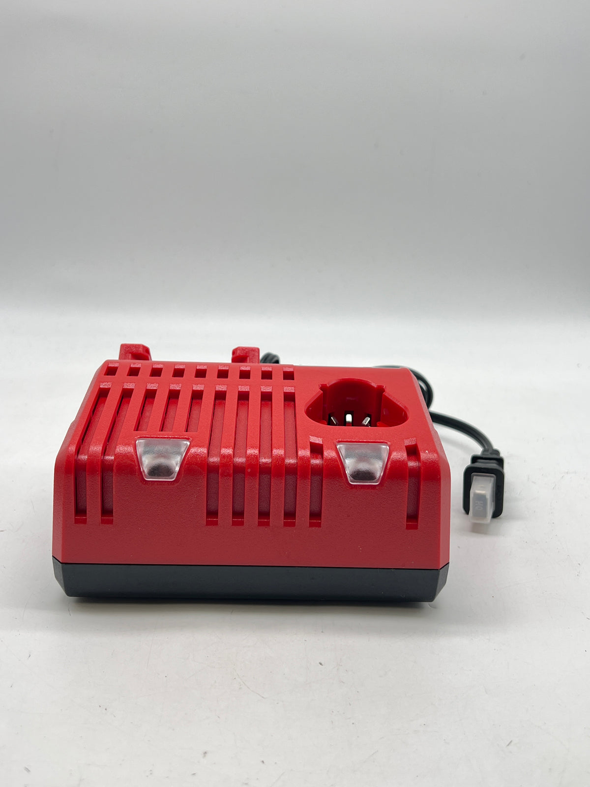 Milwaukee M12 M18 Multi-Voltage Charger + 2x REDLITHIUM XC5.0 5.0Ah - Used