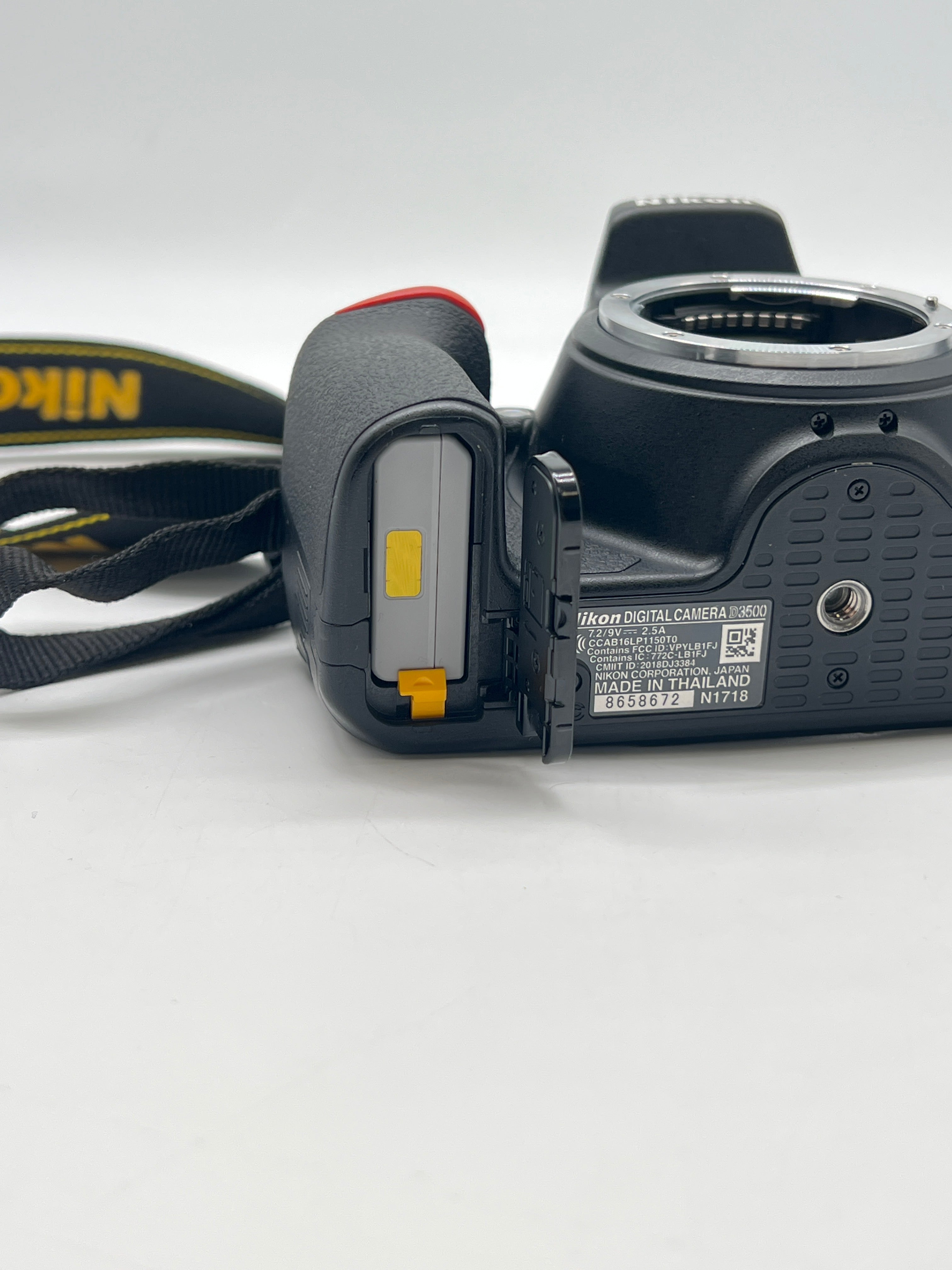Nikon D3500 24.2MP with 18-55mm VR Lens DSLR Camera - Used