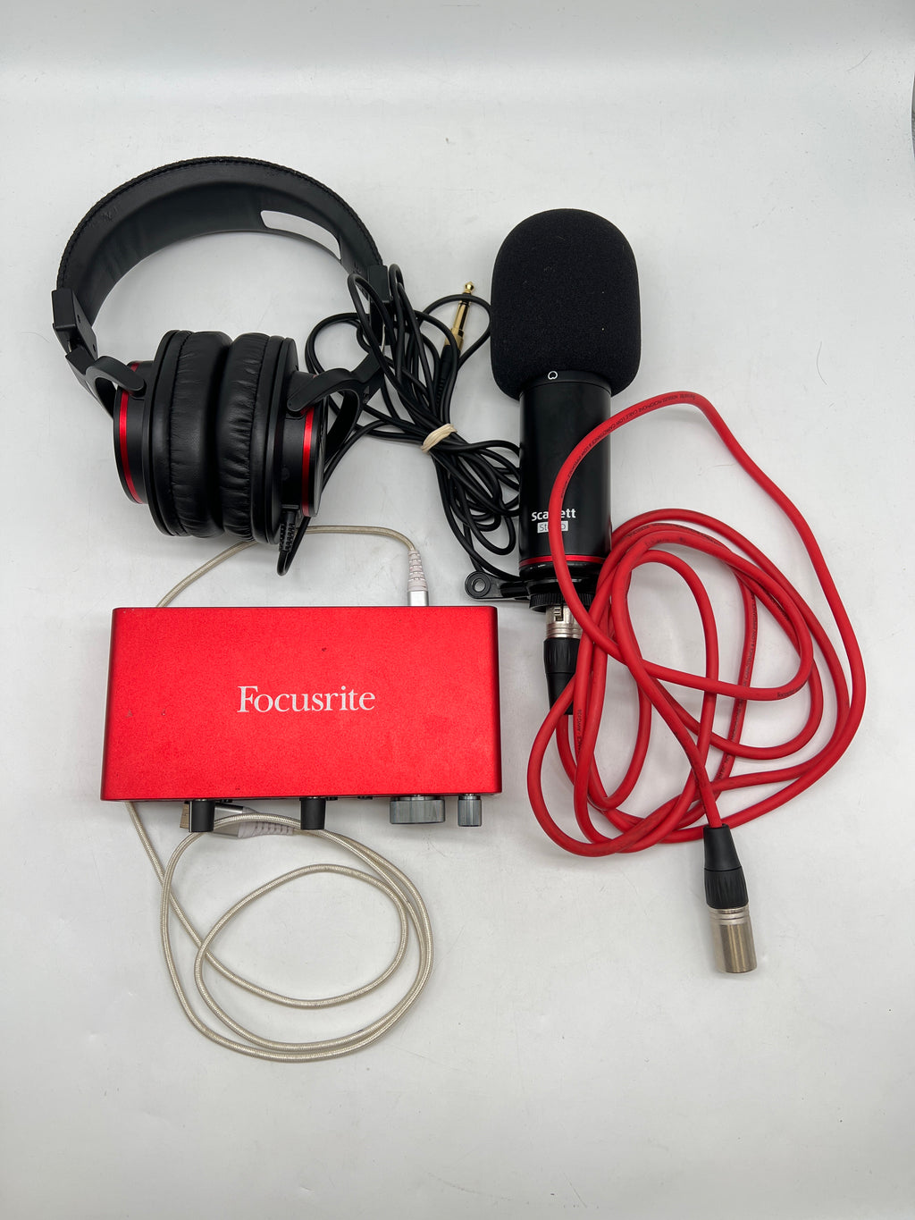Focusrite Scarlett 2i2 Studio 3rd Gen USB Audio Interface Bundle