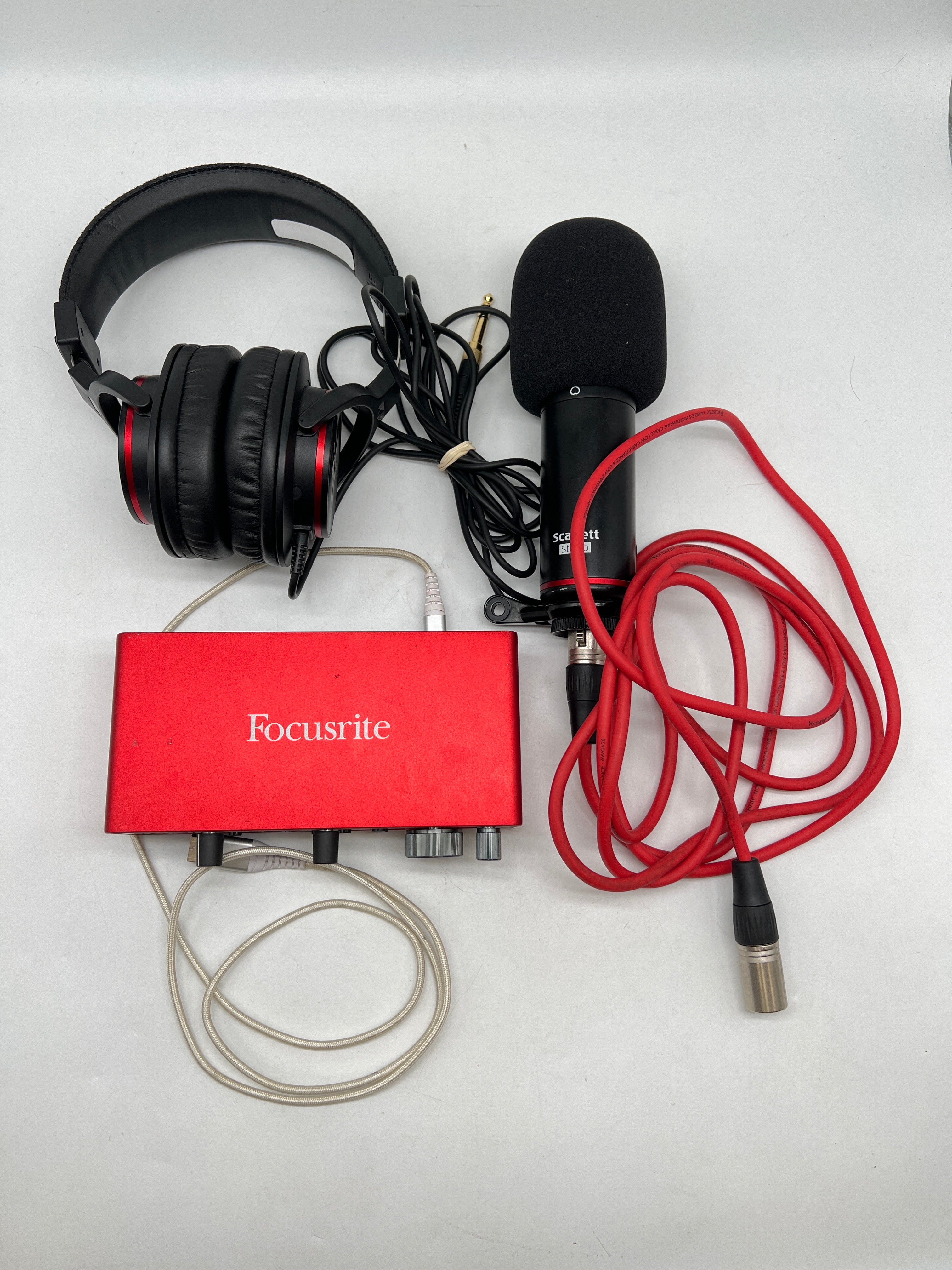Focusrite Scarlett 2i2 Studio 3rd Gen USB Audio Interface Bundle