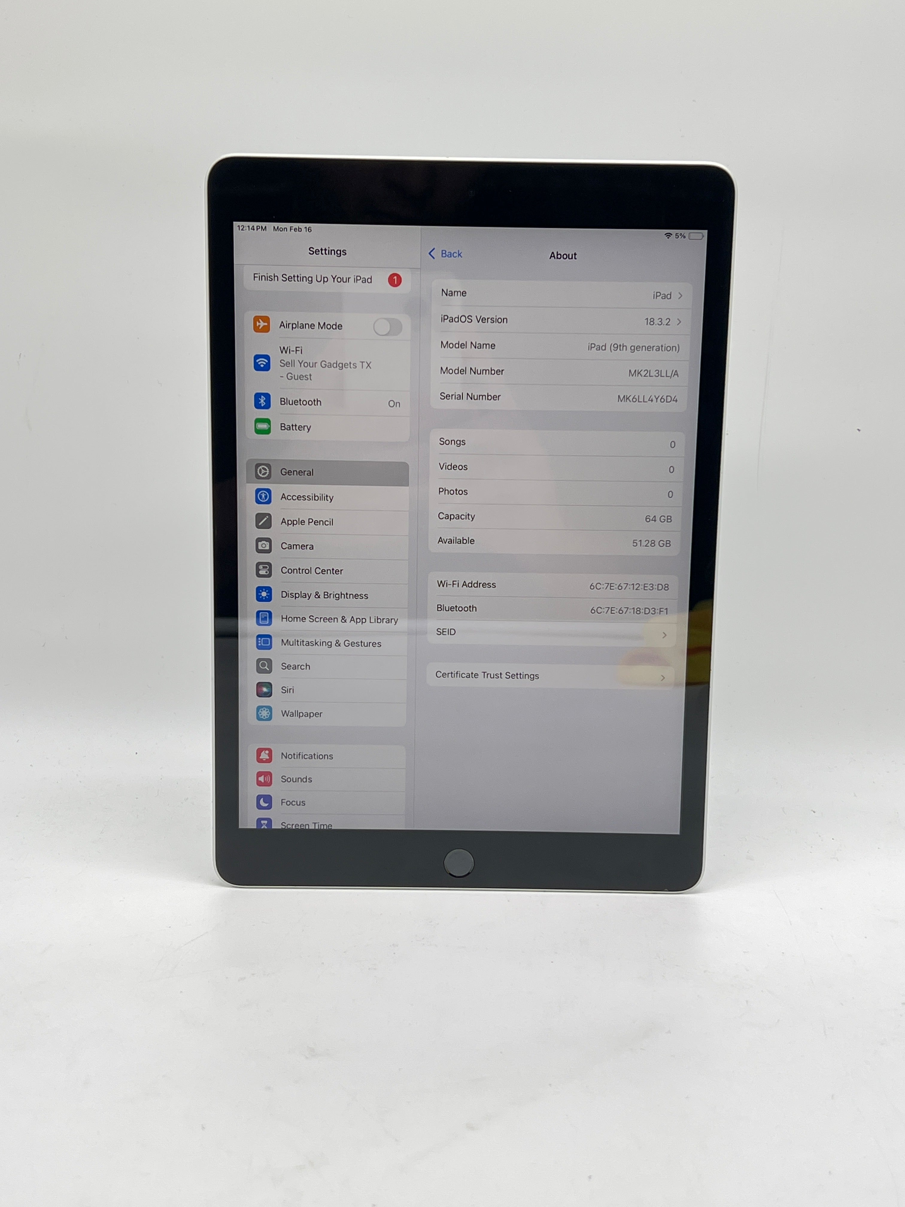 Apple iPad 9th Gen A2605 64 GB Gray Wi-Fi - Used