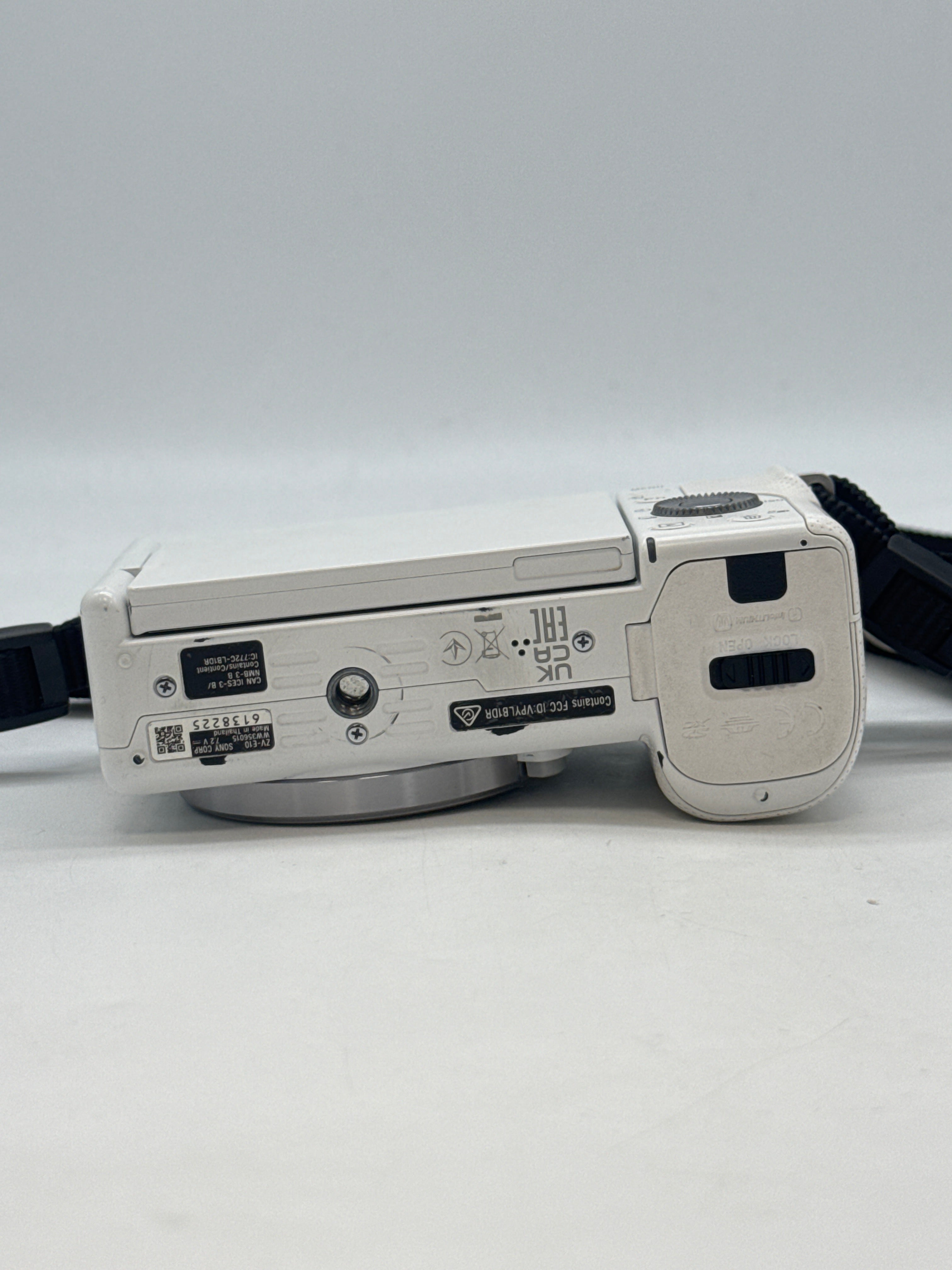 Sony Alpha ZV-E10 White Body Only - for part read desc
