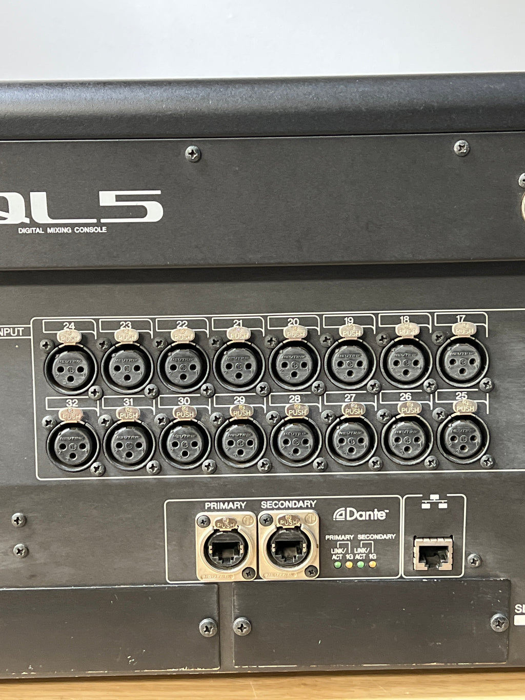 Yamaha QL5 Digital Mixing Console 32 In 16 Out Black Used With Box