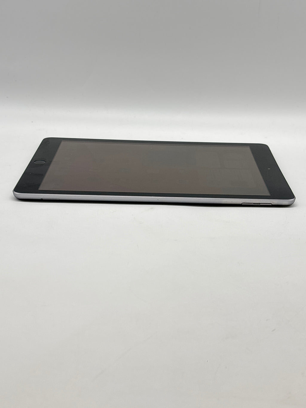 Apple iPad (6th Gen) A1954 Cellular + Wi Fi Silver - Used