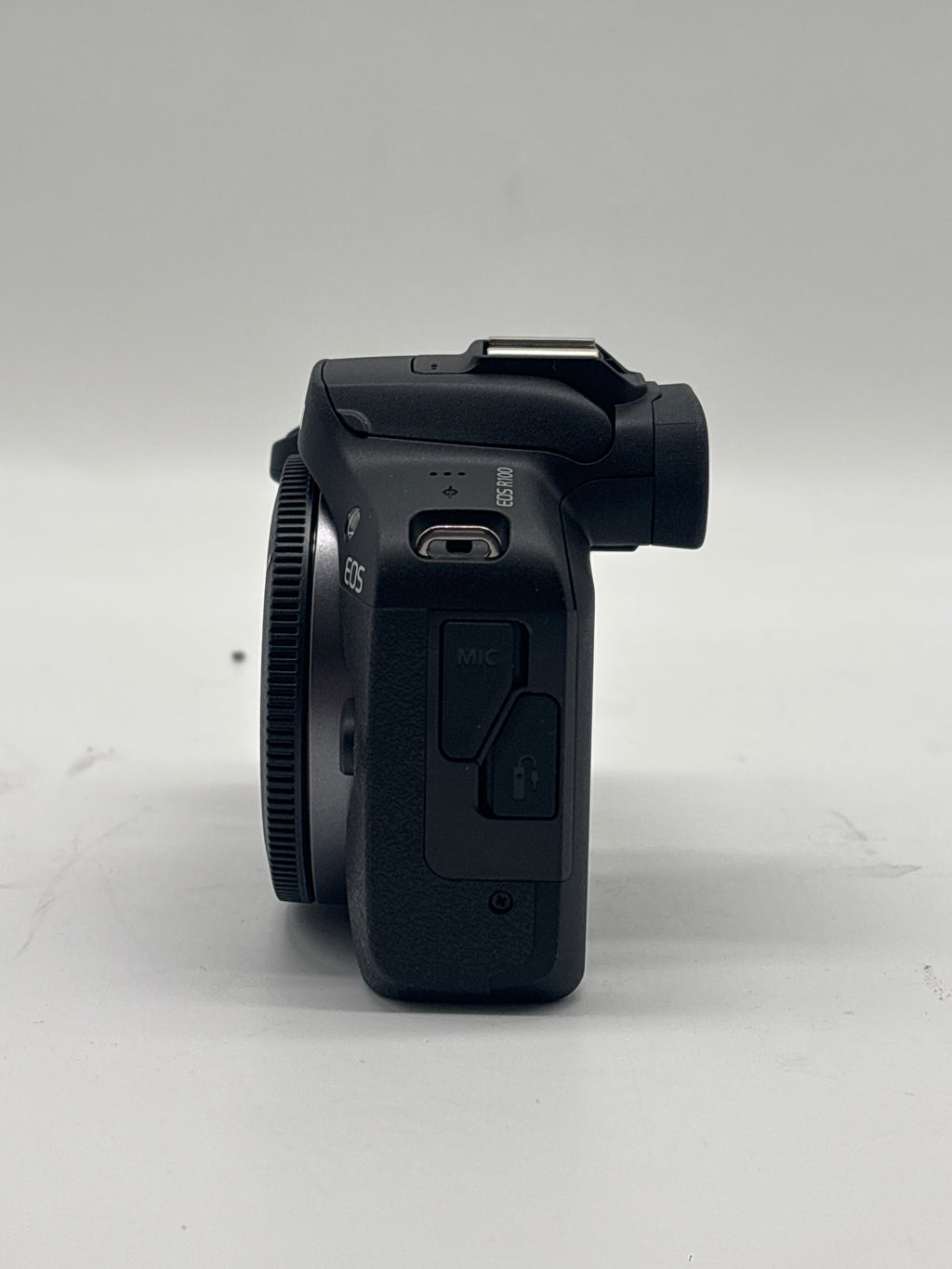 Canon EOS R100 Mirrorless Digital Camera 24.1MP with RF-S 18-45mm Lens - Used