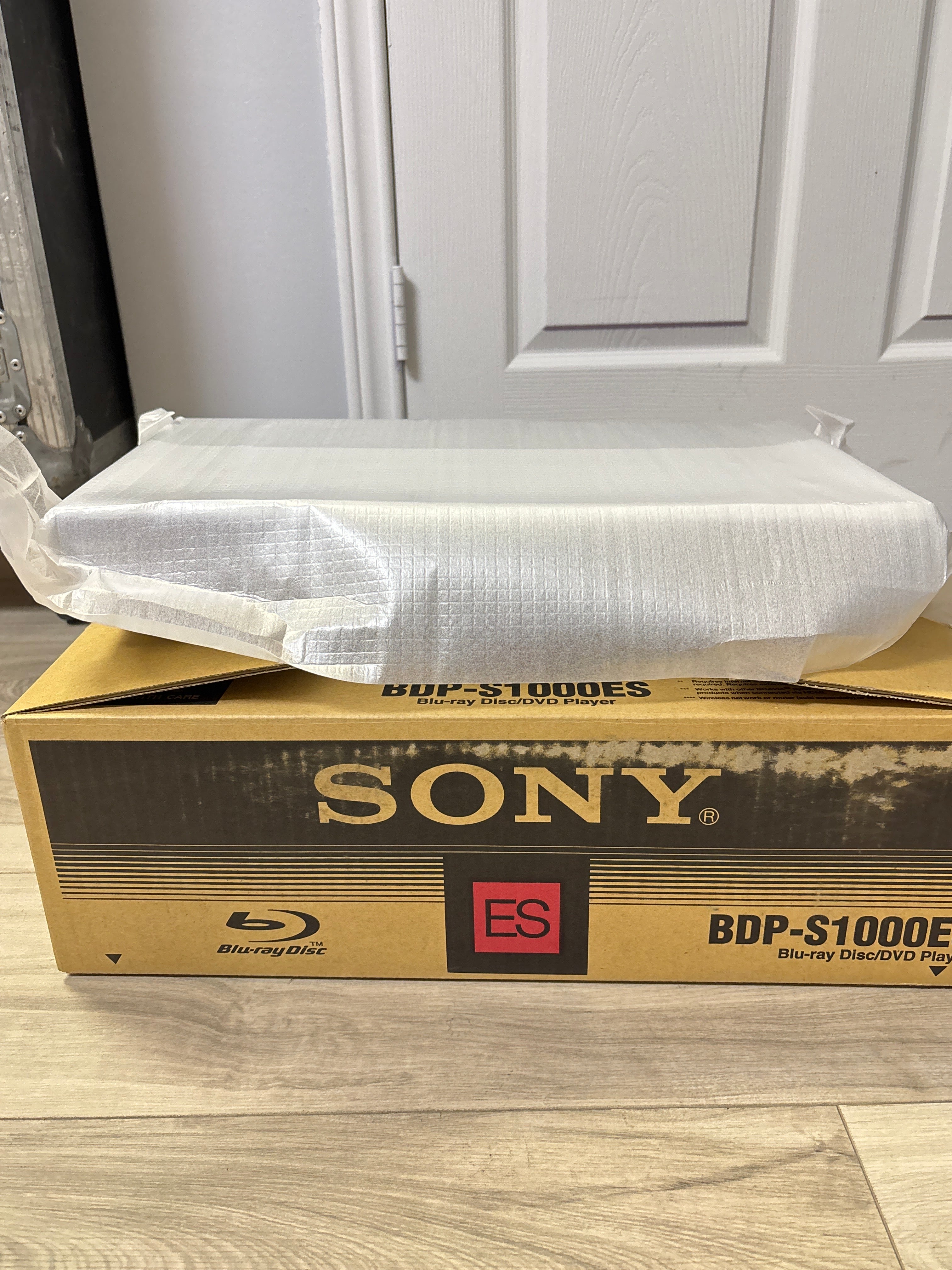 Sony BDP-S1000es Blu-ray Disk DVD Player - New In Box