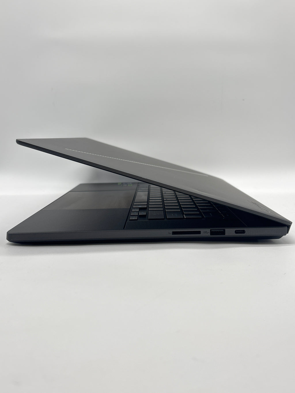 ASUS ROG Zephyrus G16 Ultra 9 285H 32GB RAM 2TB SSD RTX 5080