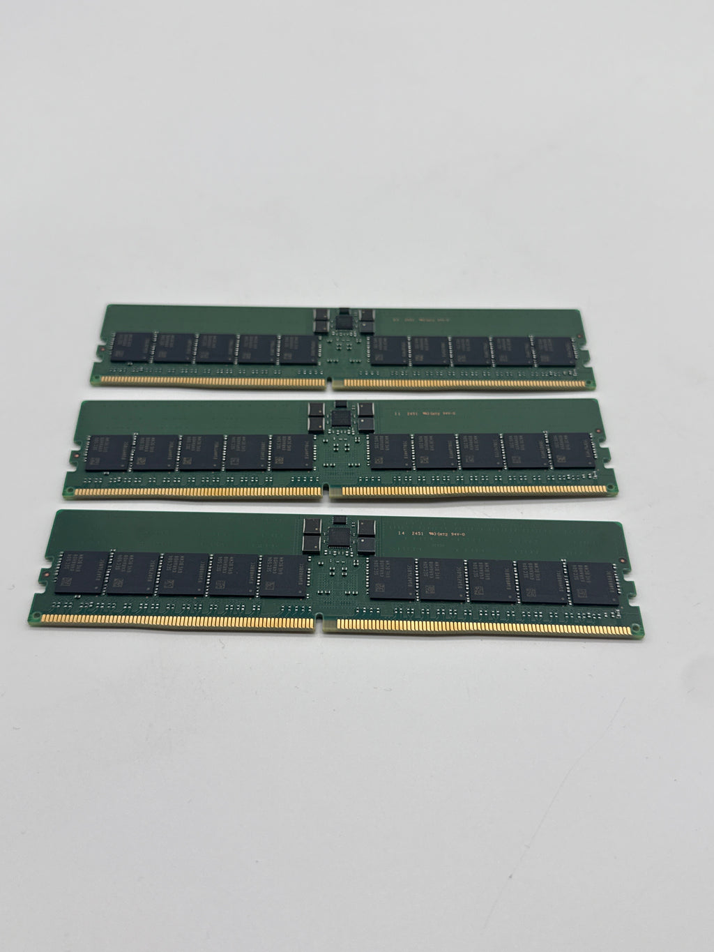 M321R4GA3PB0-CWM SAMSUNG 32GB (1X32GB) 2RX8 PC5-5600B RDIMM MEMORY