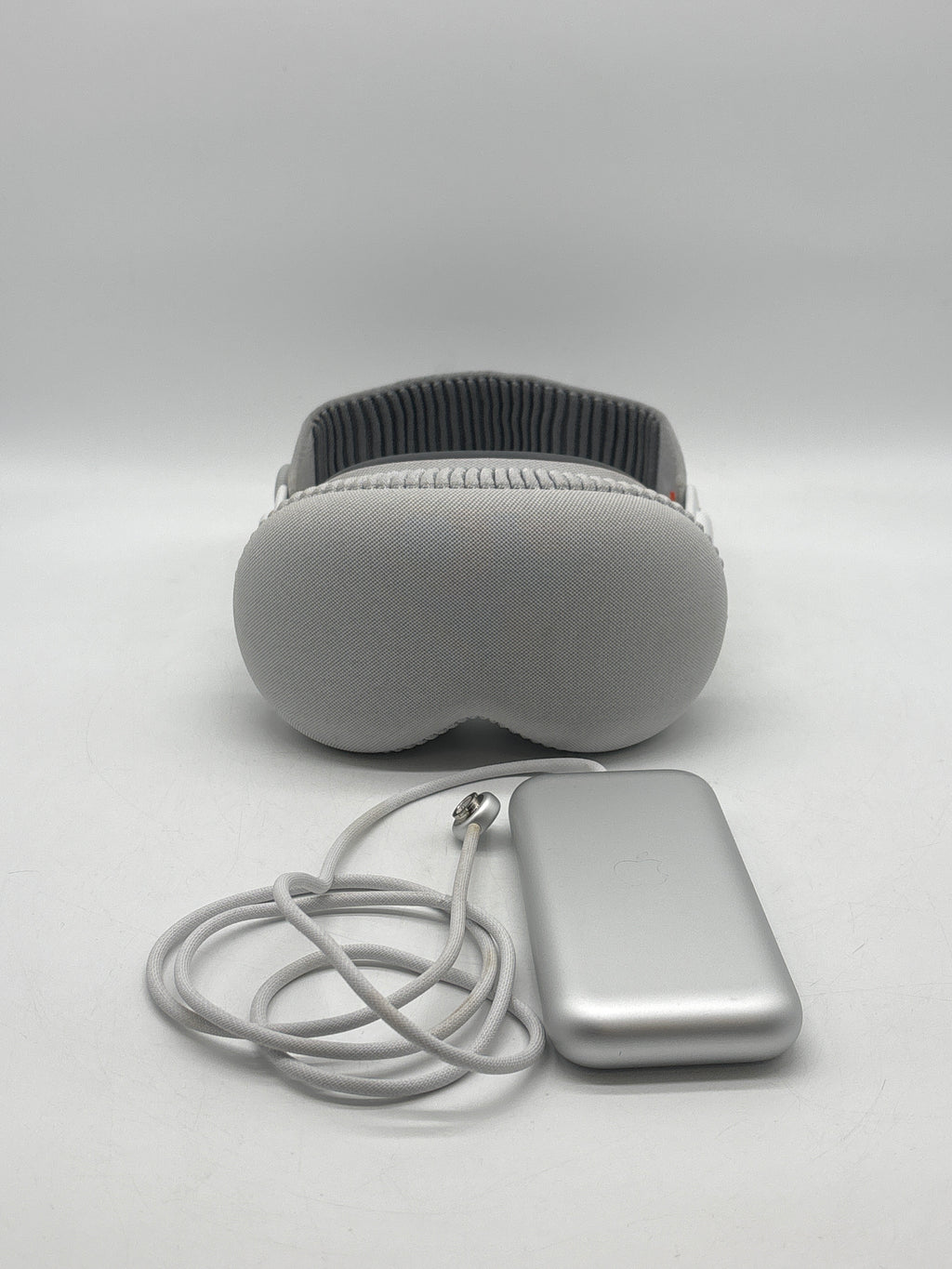 Apple Vision Pro 256 GB Standalone VR Headset White WiFi