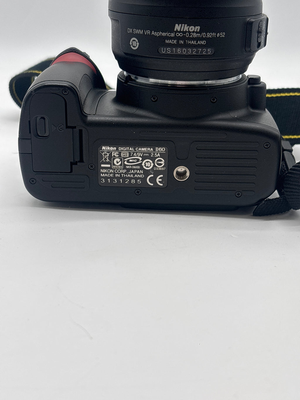 Nikon D60 Digital SLR Camera 10.2 MP W/ Nikon speedlight SB 600 Canon speedlight 420EX - Used