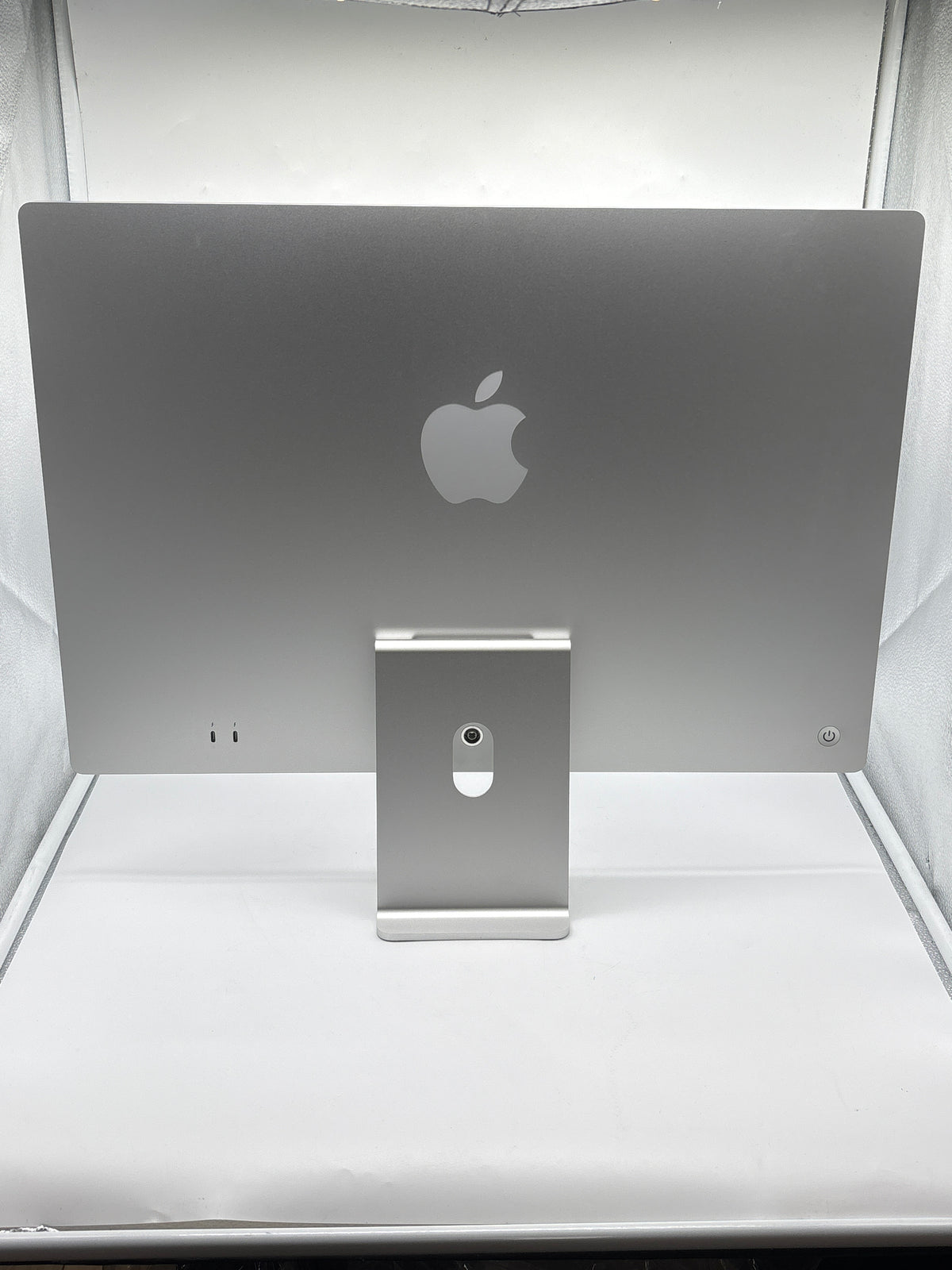 Apple iMac 24-Inch 2023 M3 8-Core CPU 8GB RAM 256GB SSD Silver - Used