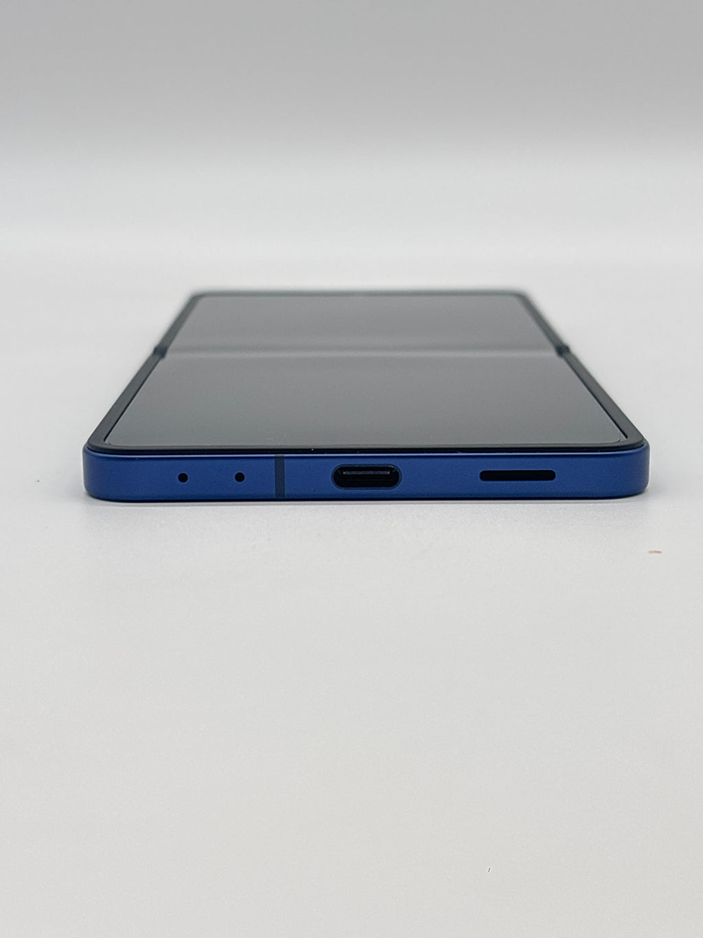 Samsung Galaxy Z Flip 7 256GB Unlocked w/ Box