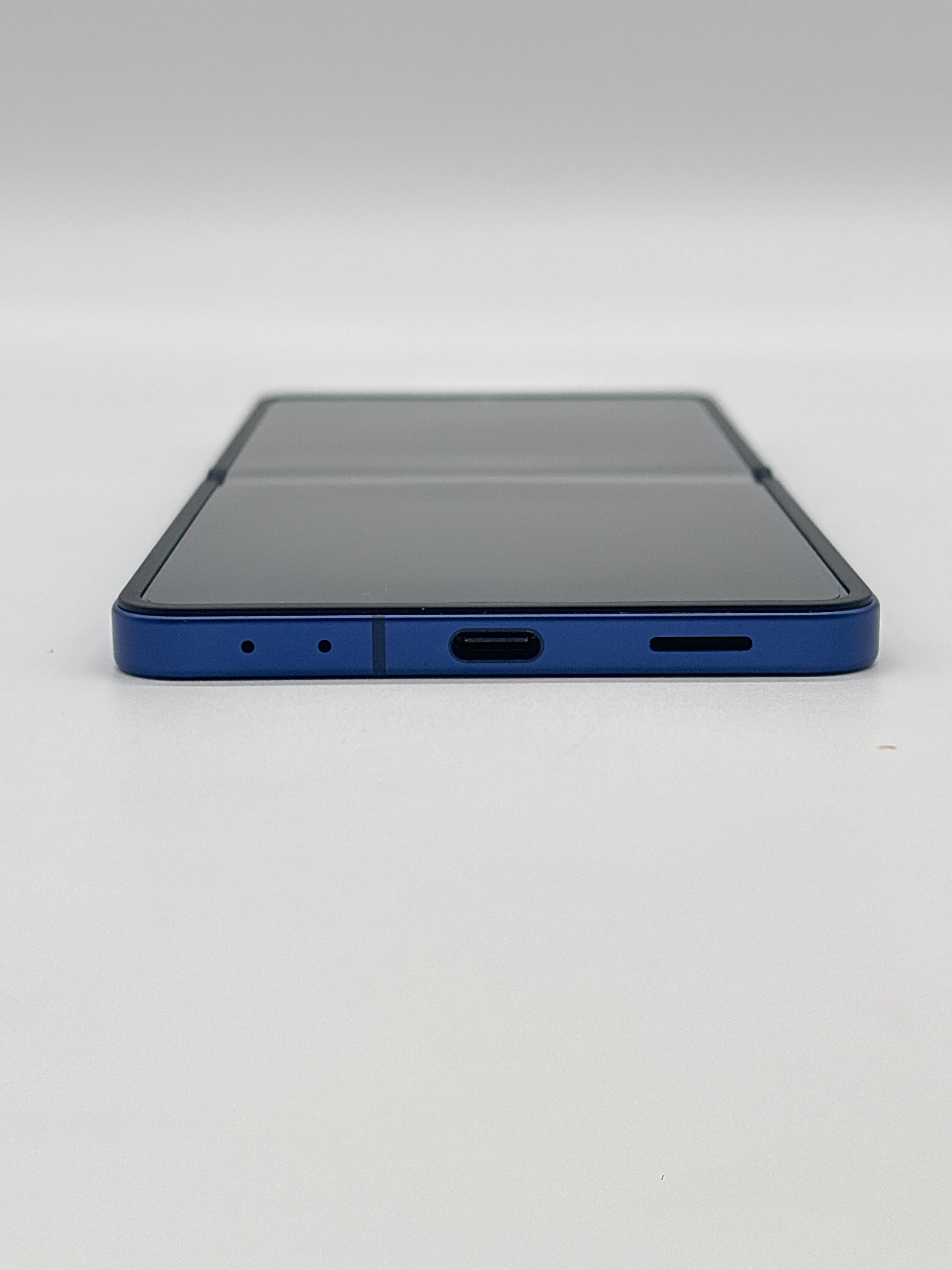 Samsung Galaxy Z Flip 7 256GB Unlocked w/ Box