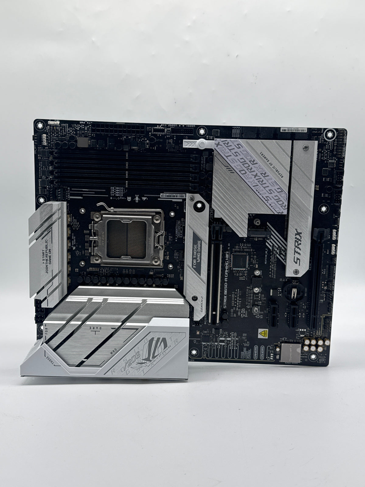 ASUS ROG Strix B650-A Gaming WiFi AM5 ATX Motherboard DDR5 Wi-Fi 6E - Used