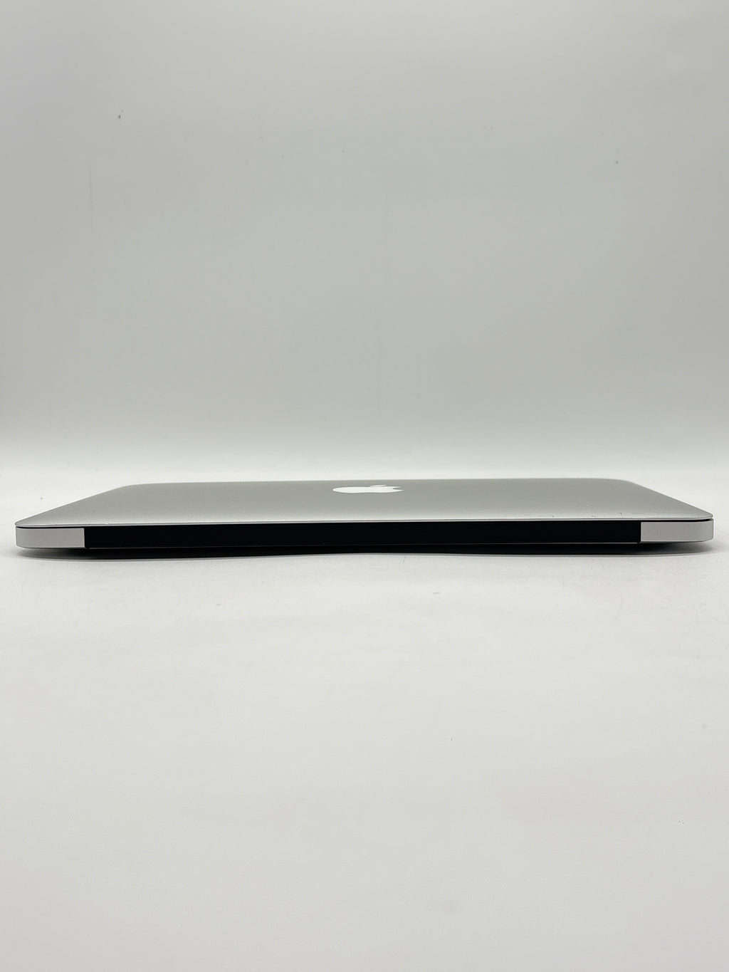 Apple MacBook Air A1465 i5 4GB RAM 128GB SSD - For Parts (Firmware Locked)