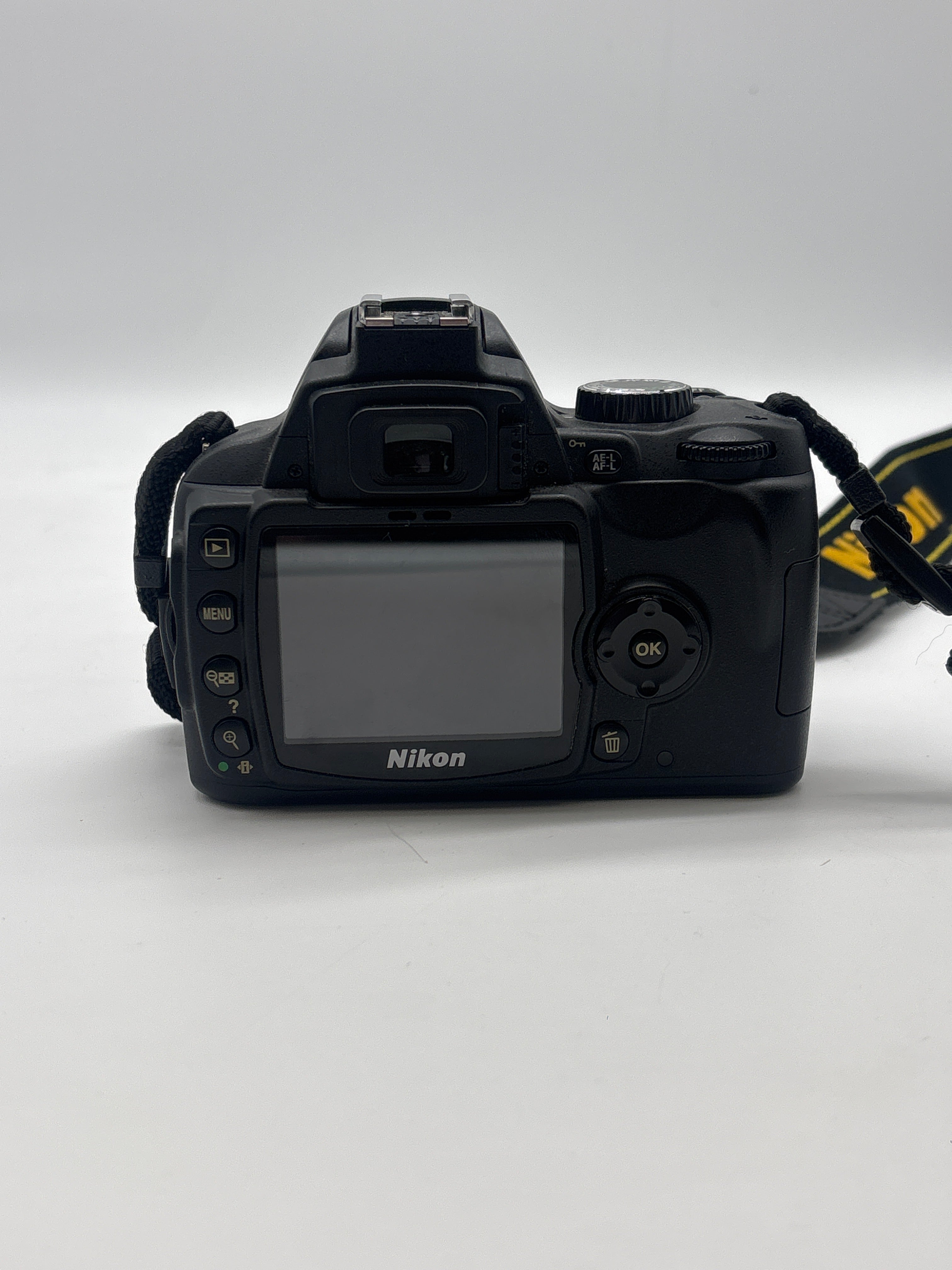 Nikon D60 Digital SLR Camera 10.2 MP W/ Nikon speedlight SB 600 Canon speedlight 420EX - Used