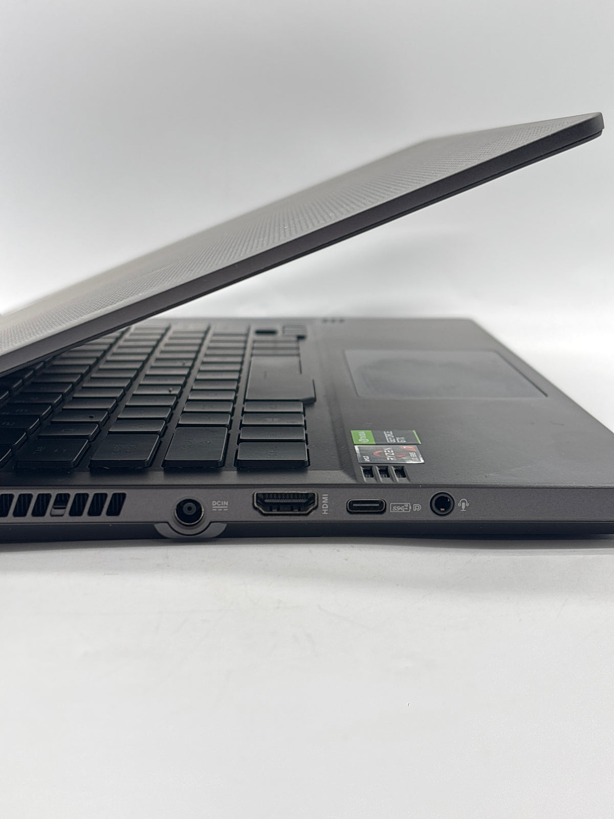 ASUS ROG Zephyrus G14 GA401I 14" AMD Ryzen 7 4800HS 8GB RAM 512GB SSD GTX 1650 Metallic Gray - Used