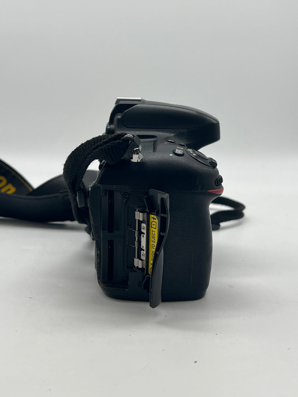 Nikon D600 Digital Camera Black w/ Nikon DX Af-S Nikkor 35mm- For Parts Read Desc
