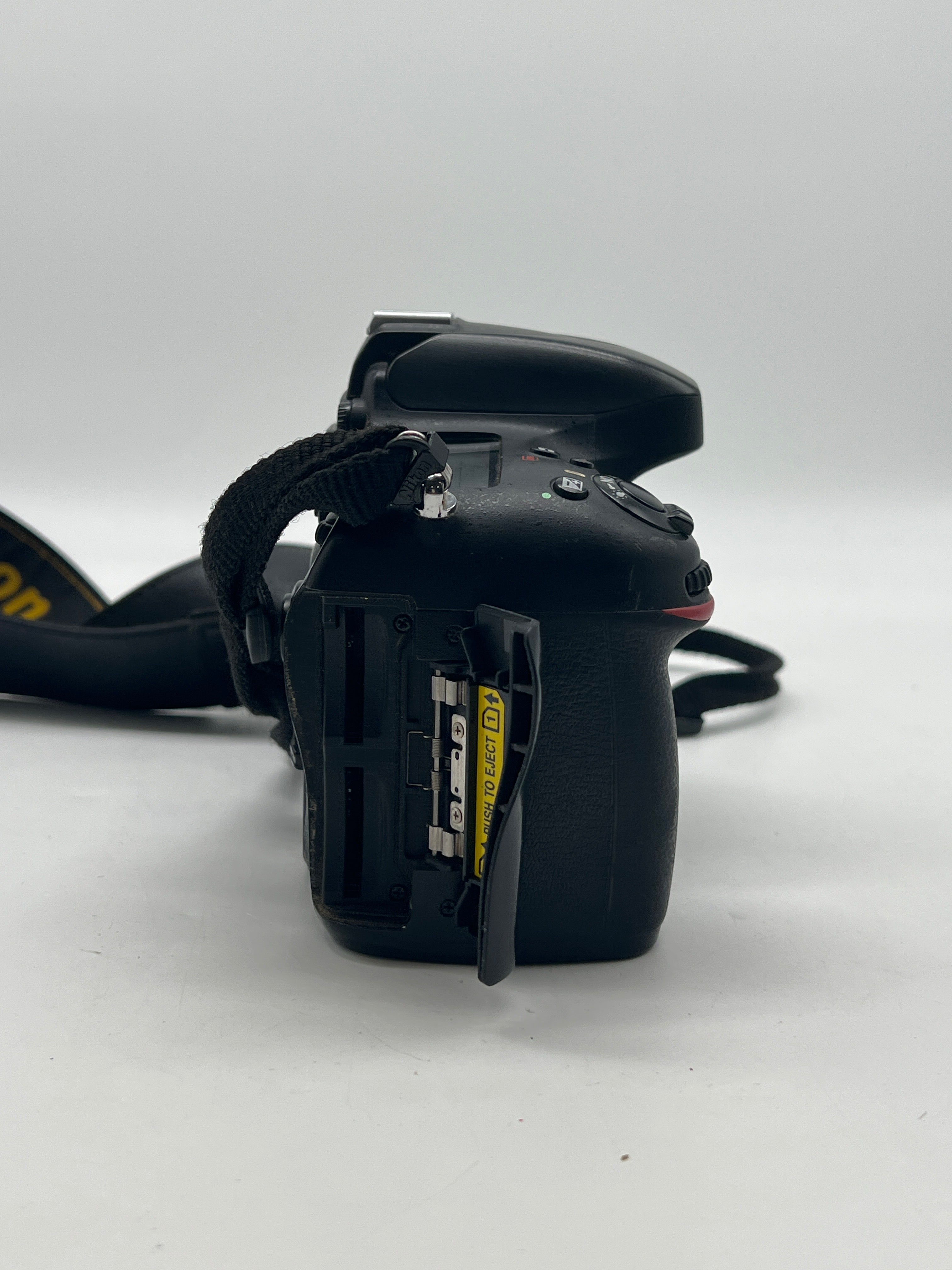 Nikon D600 Digital Camera Black w/ Nikon DX Af-S Nikkor 35mm- For Parts Read Desc