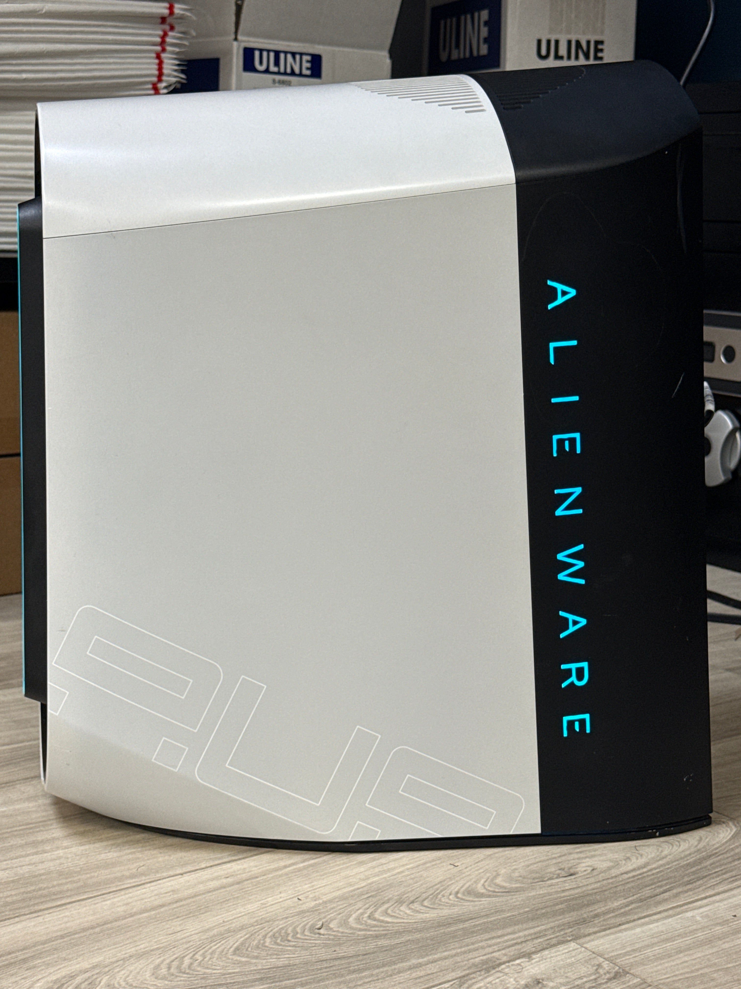 Alienware Aurora R9 i7-9700 16GB RAM 1TB HDD + 512GB SSD RTX 2080 Super (READ)