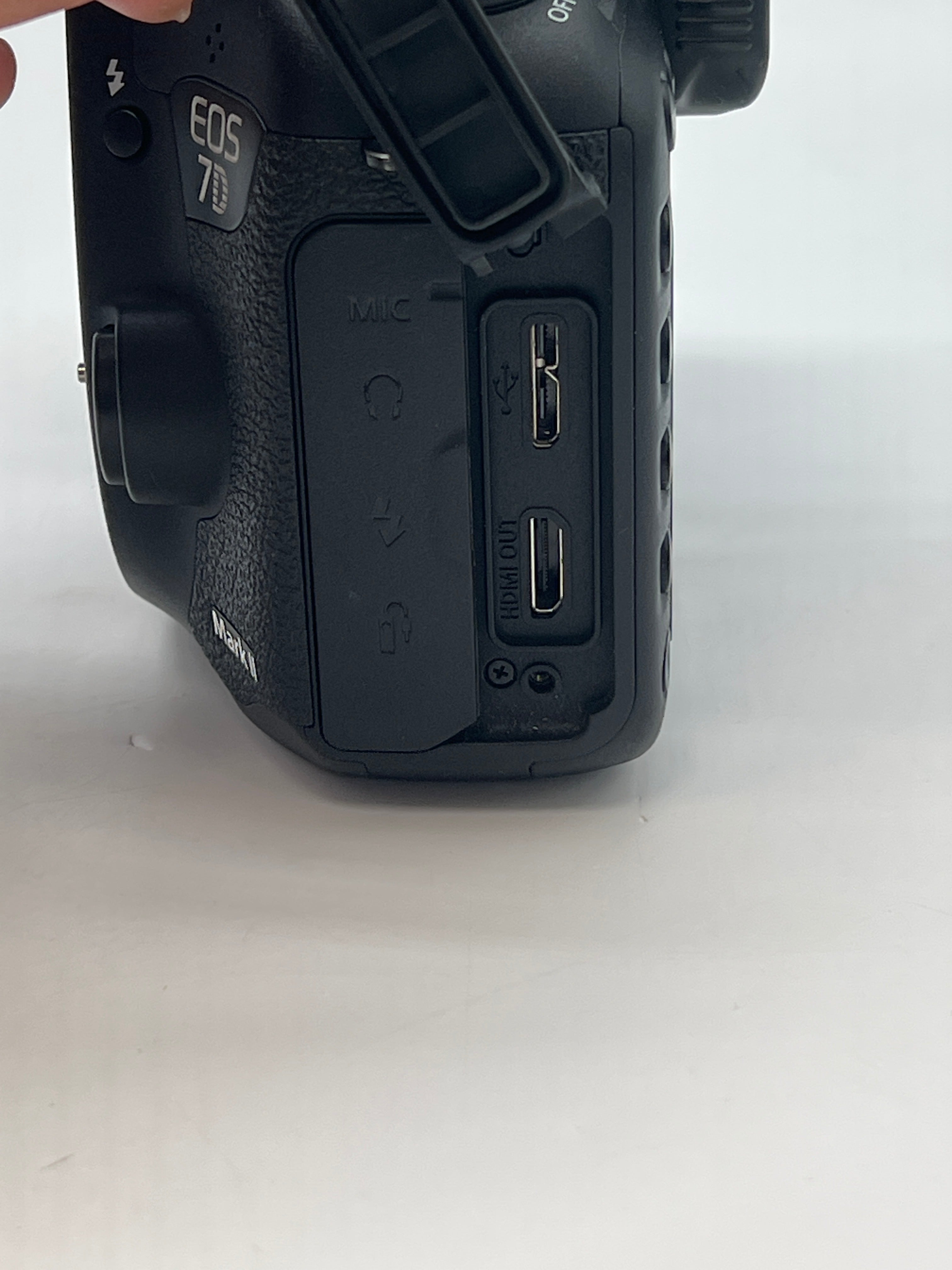 Canon EOS-7D Mark II 20.2MP Digital Camera Body Only - For Parts Read