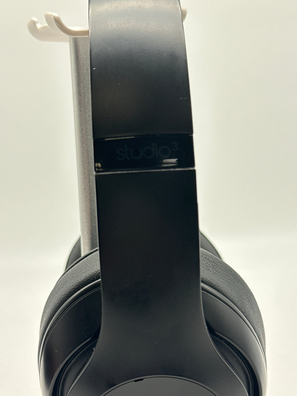 Beats Studio3 Wireless Over-Ear Headphones Black - Used