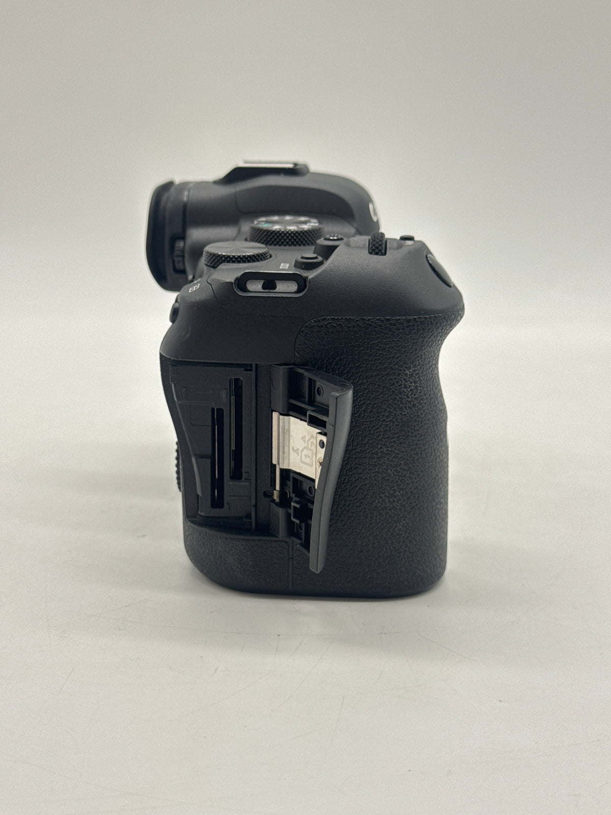 Canon EOS R6 Mirrorless Camera Body Only Black w/ Battery No Charger - Used